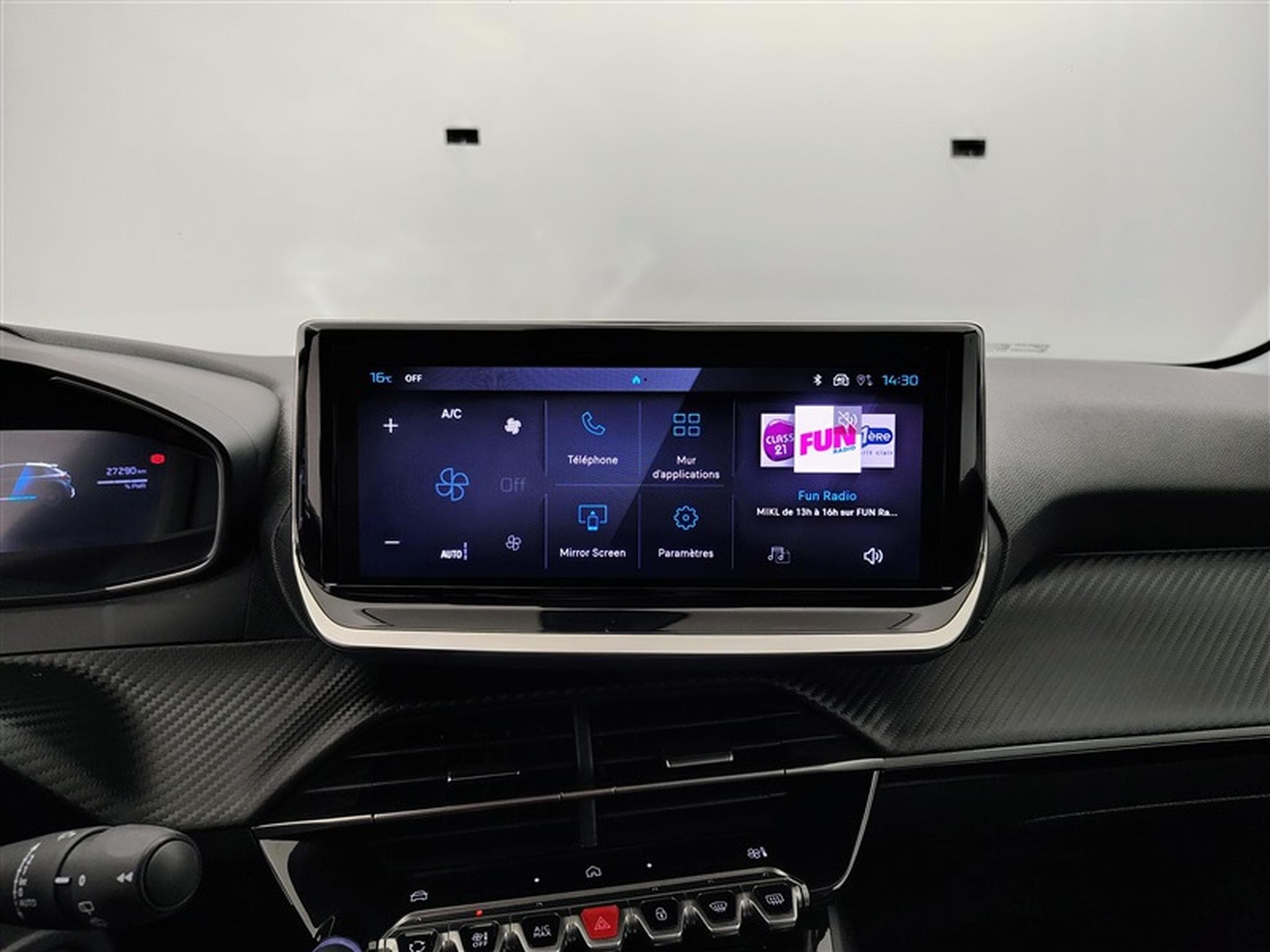 Peugeot 208 1.2 Hybrid 100cv e-DSC6 Allure CARPLAY / FULL LED / S-CUIR (2025) - Photo 11
