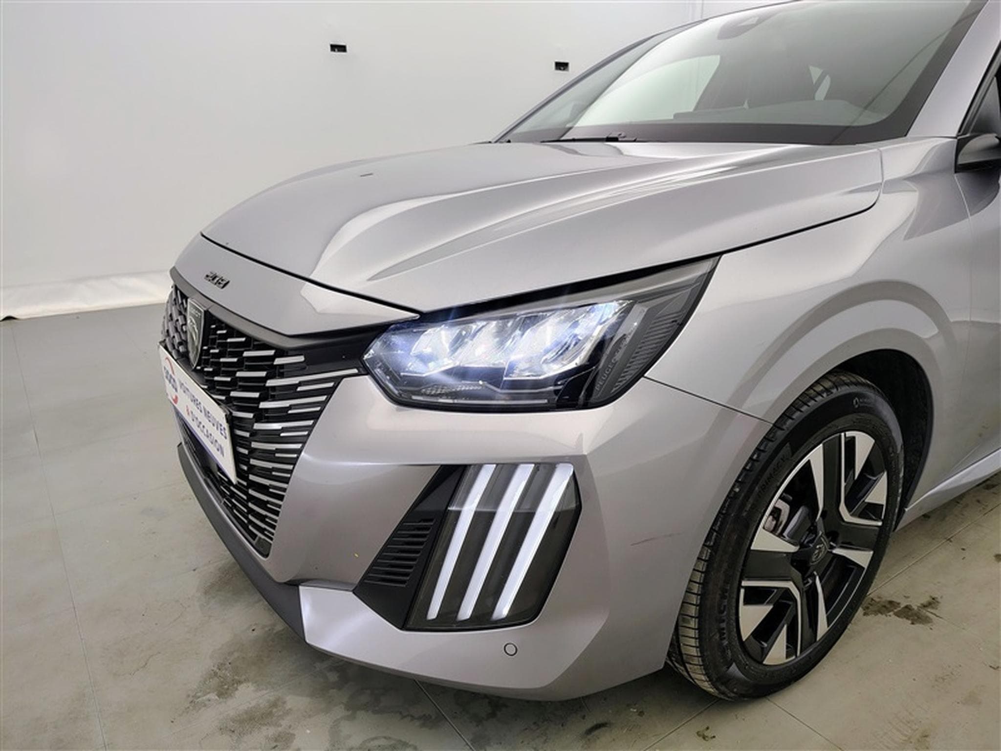 Peugeot 208 1.2 Hybrid 100cv e-DSC6 Allure CARPLAY / FULL LED / S-CUIR (2025) - Photo 15