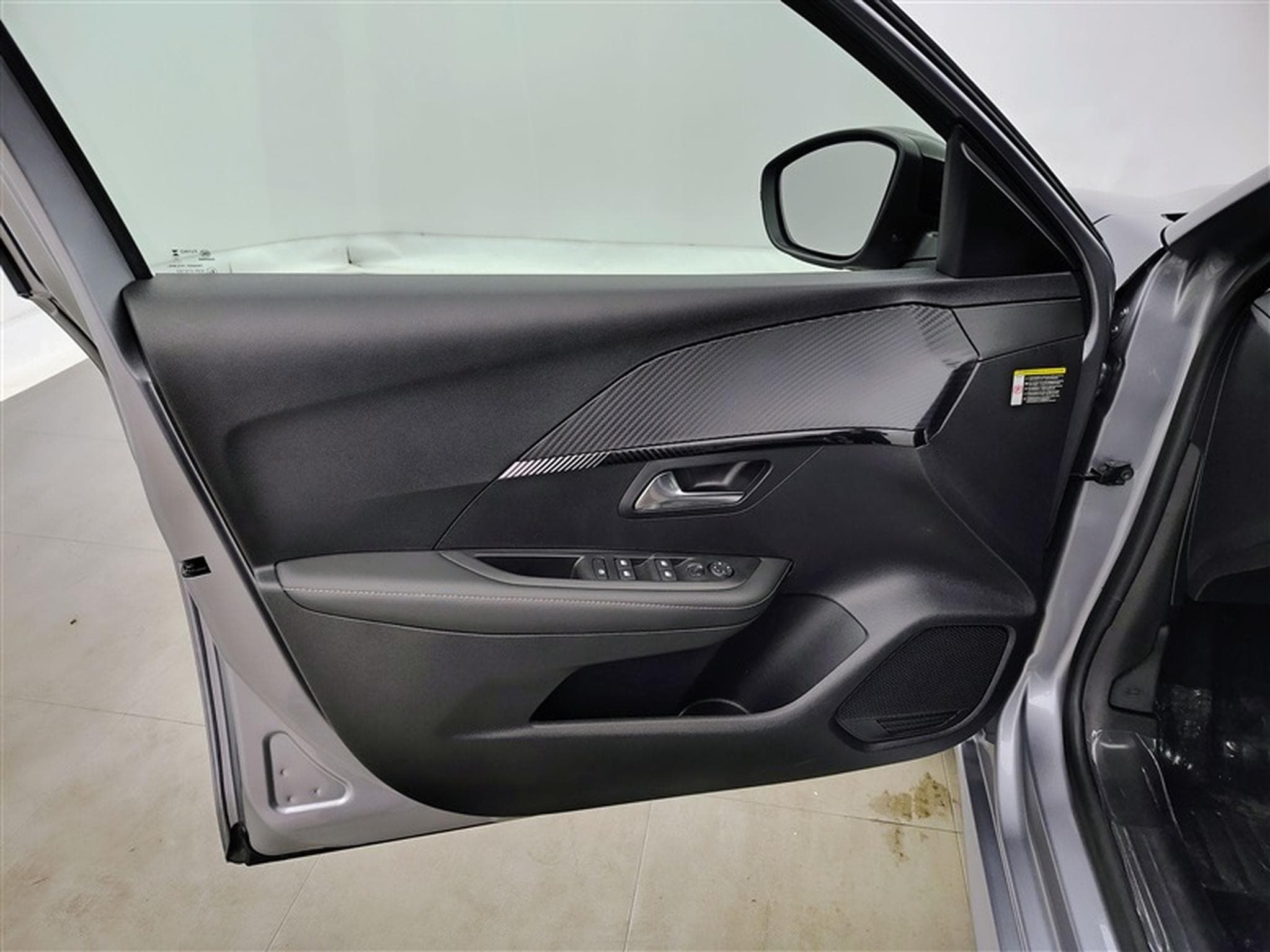 Peugeot 208 1.2 Hybrid 100cv e-DSC6 Allure CARPLAY / FULL LED / S-CUIR (2025) - Photo 17