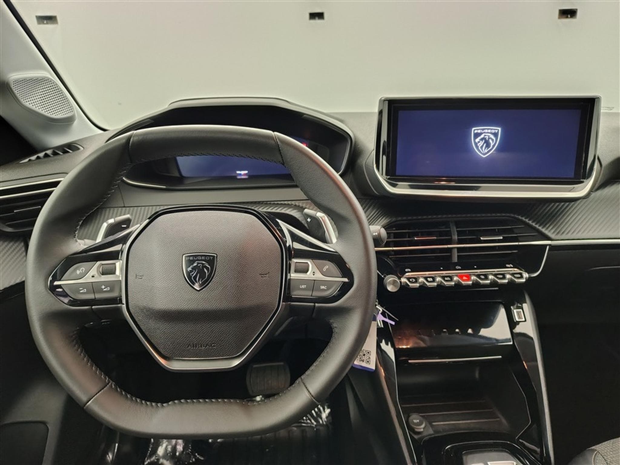 Peugeot 208 1.2 Hybrid 100cv e-DSC6 Allure CARPLAY / FULL LED / S-CUIR (2025) - Photo 9