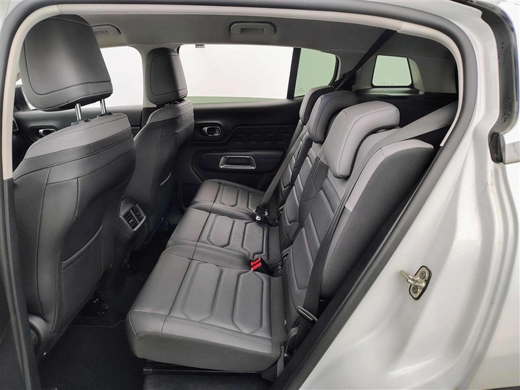 Citroen C5 Aircross 1.2i 130Cv EAT8 Shine NAVI / CARPLAY / FULL LED (2023) - Photo 13