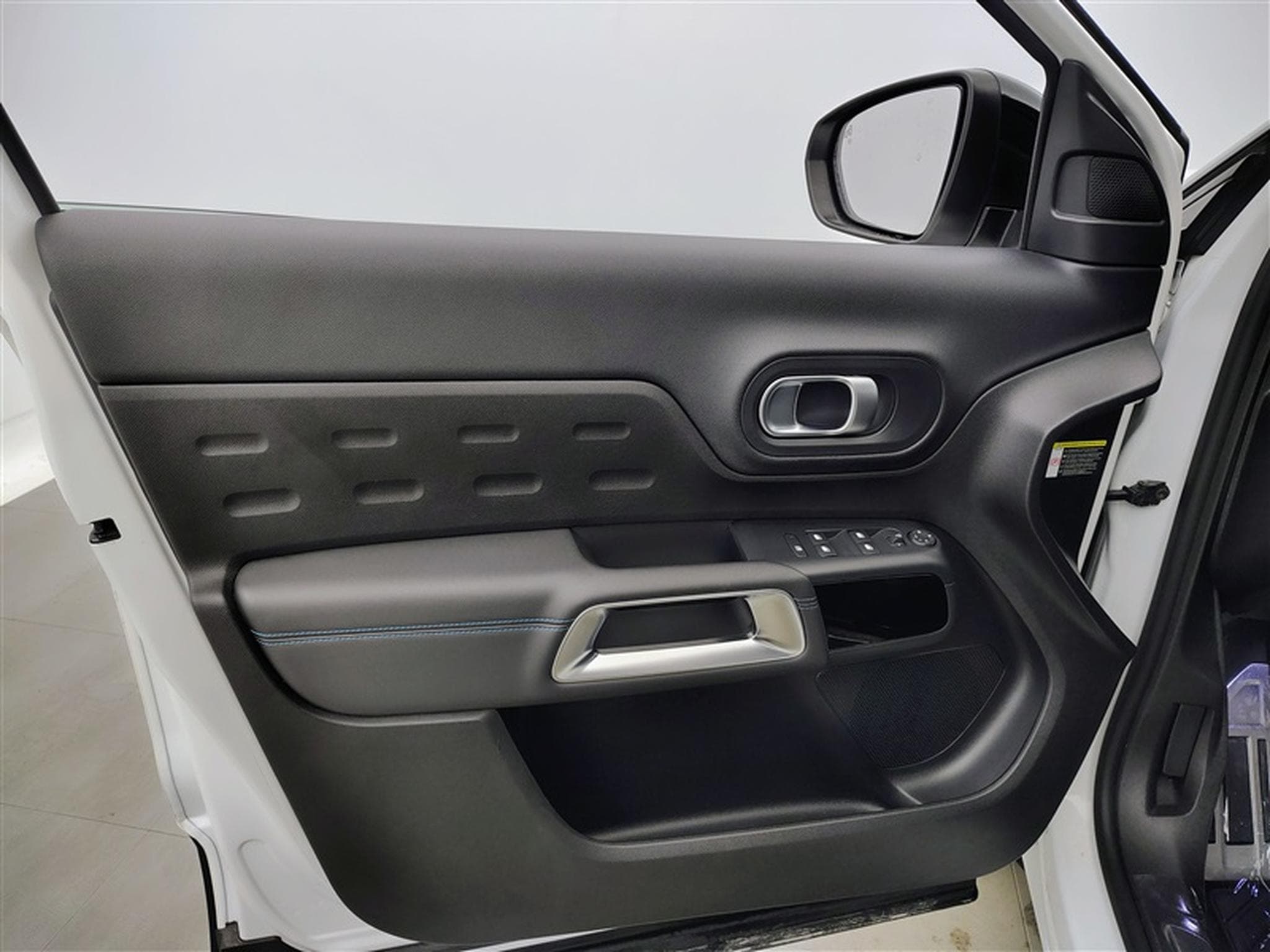 Citroen C5 Aircross 1.2i 130Cv EAT8 Shine NAVI / CARPLAY / FULL LED (2023) - Photo 17