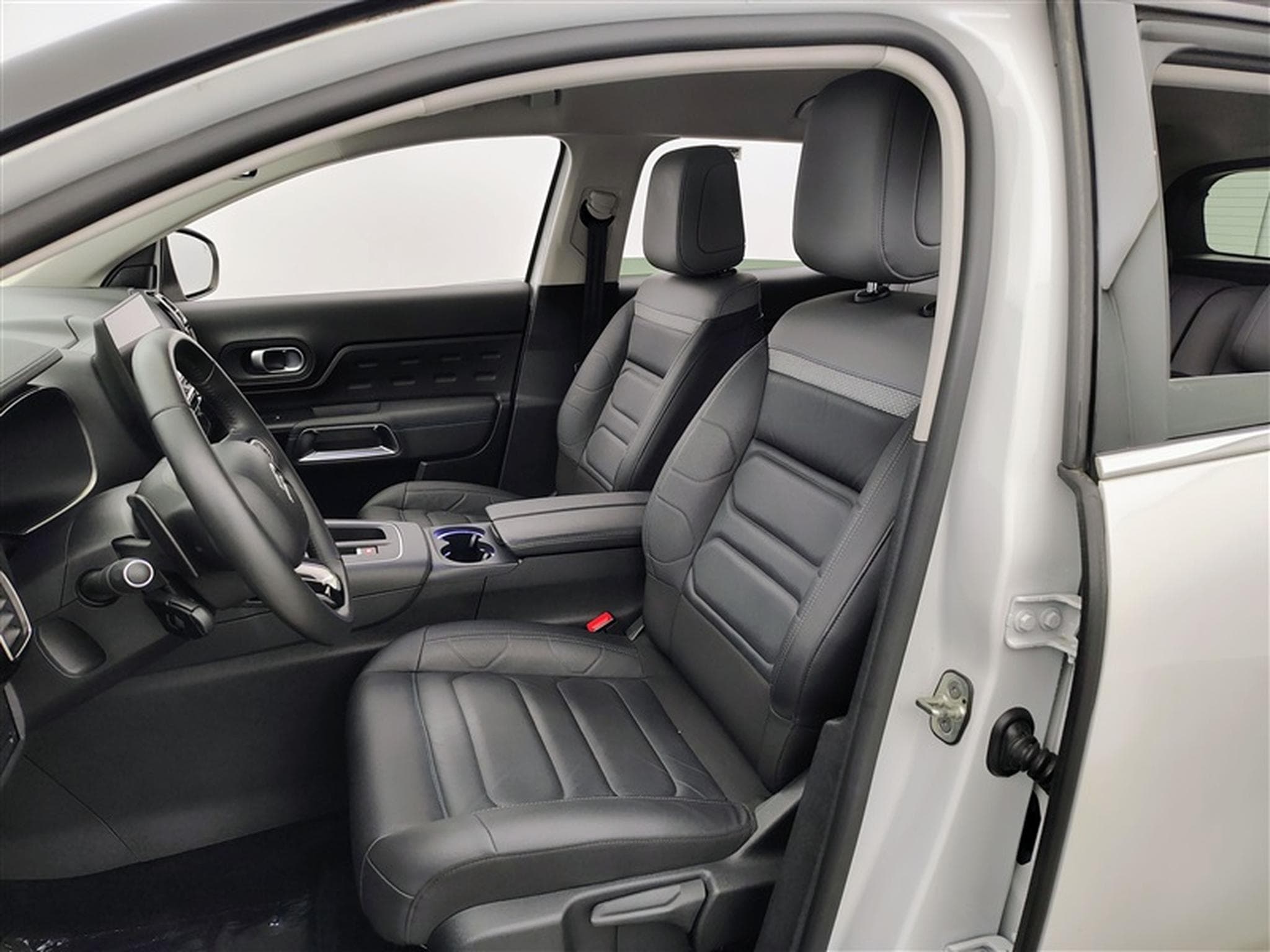 Citroen C5 Aircross 1.2i 130Cv EAT8 Shine NAVI / CARPLAY / FULL LED (2023) - Photo 7