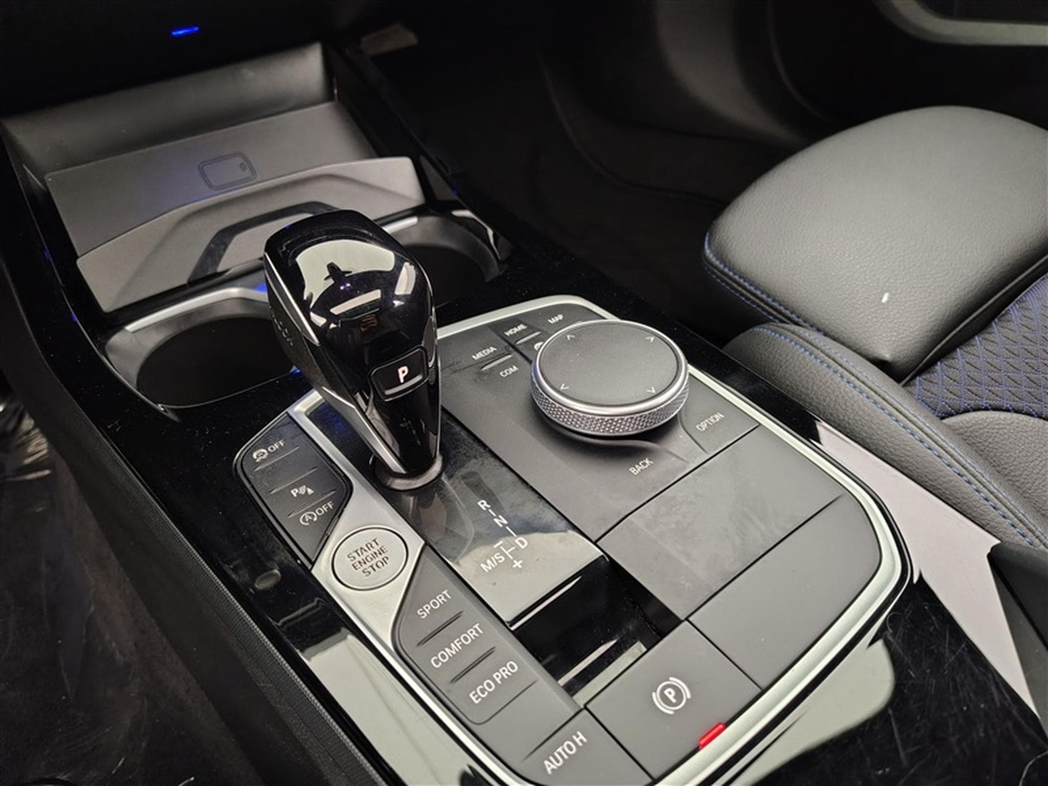 BMW 118 iA PACK M NAVI / FULL LED / S-CUIR / PANO (2023) - Photo 12