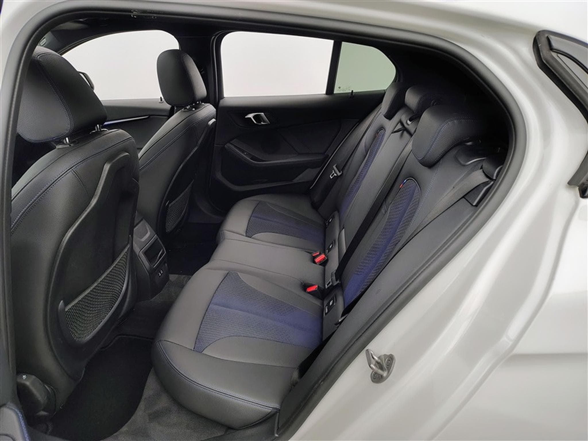 BMW 118 iA PACK M NAVI / FULL LED / S-CUIR / PANO (2023) - Photo 13