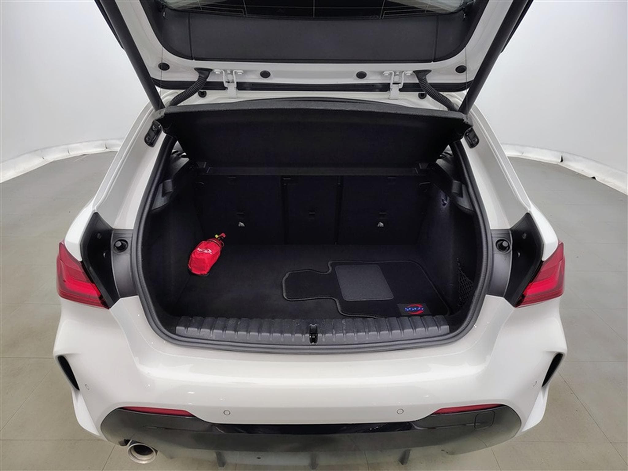BMW 118 iA PACK M NAVI / FULL LED / S-CUIR / PANO (2023) - Photo 14