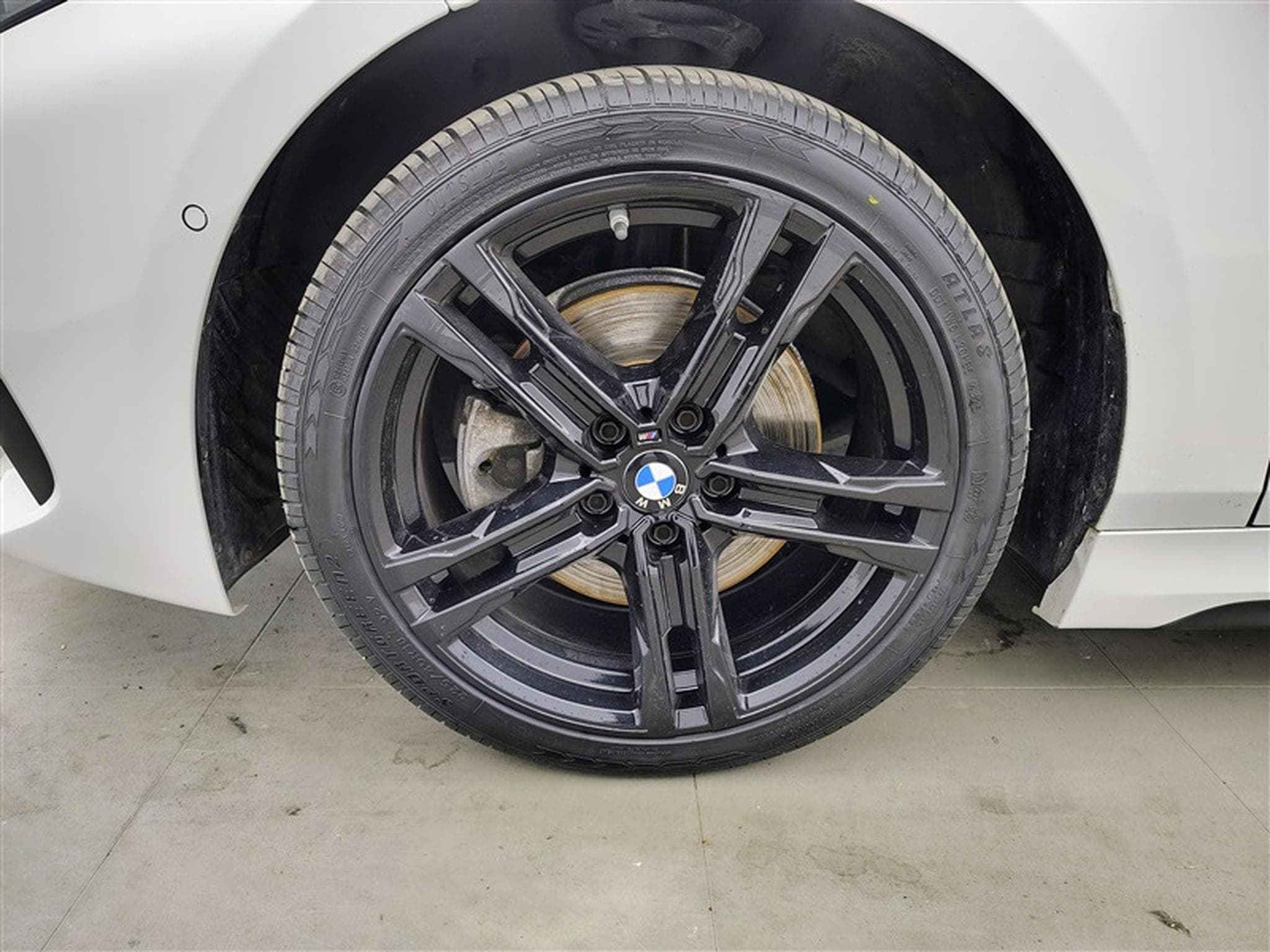 BMW 118 iA PACK M NAVI / FULL LED / S-CUIR / PANO (2023) - Photo 6