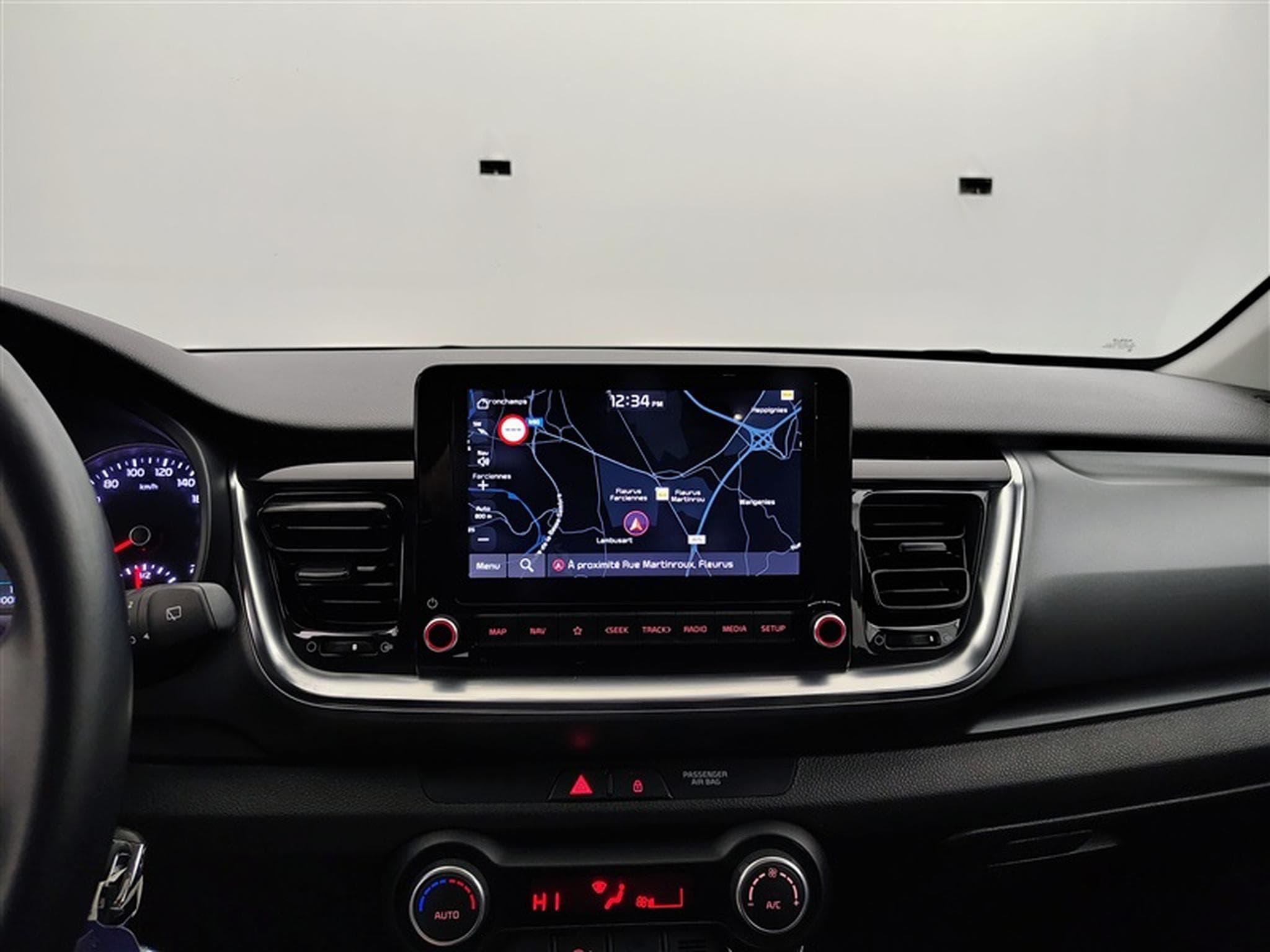 Kia Stonic 1.0 T MHEV Business Line NAVI/LED/JA16/PDC/CAMERA (2023) - Photo 11