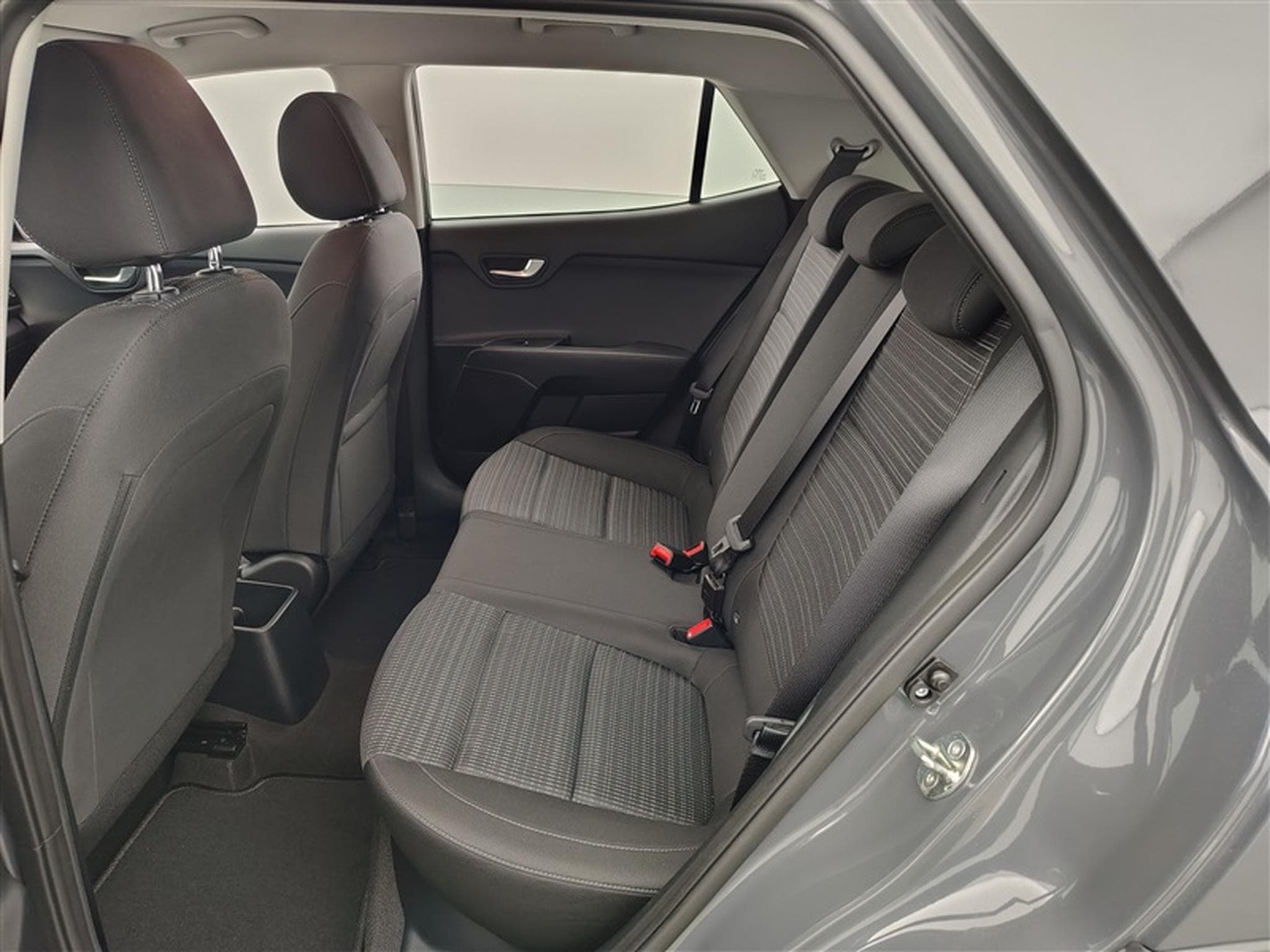 Kia Stonic 1.0 T MHEV Business Line NAVI/LED/JA16/PDC/CAMERA (2023) - Photo 13