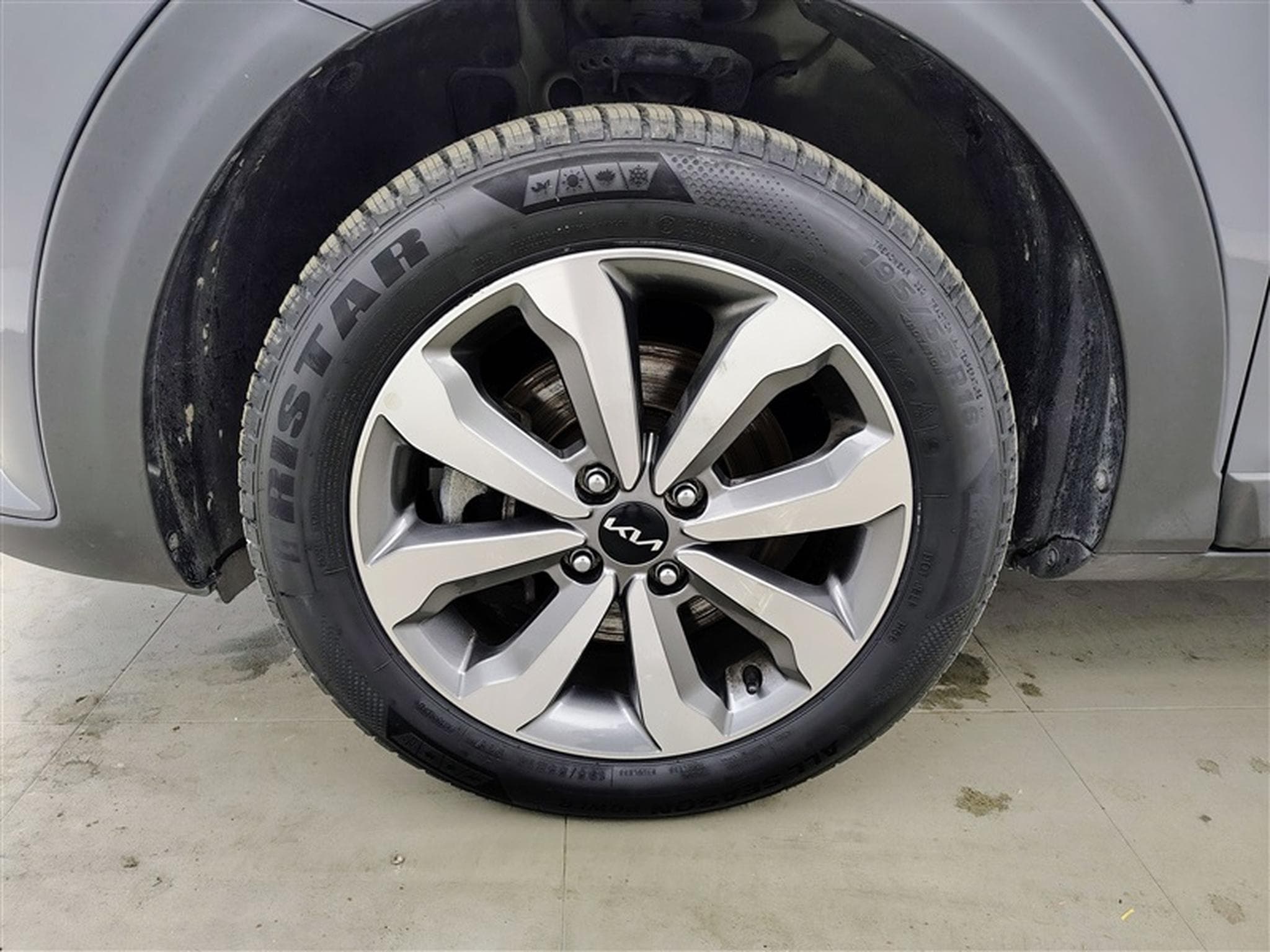 Kia Stonic 1.0 T MHEV Business Line NAVI/LED/JA16/PDC/CAMERA (2023) - Photo 6