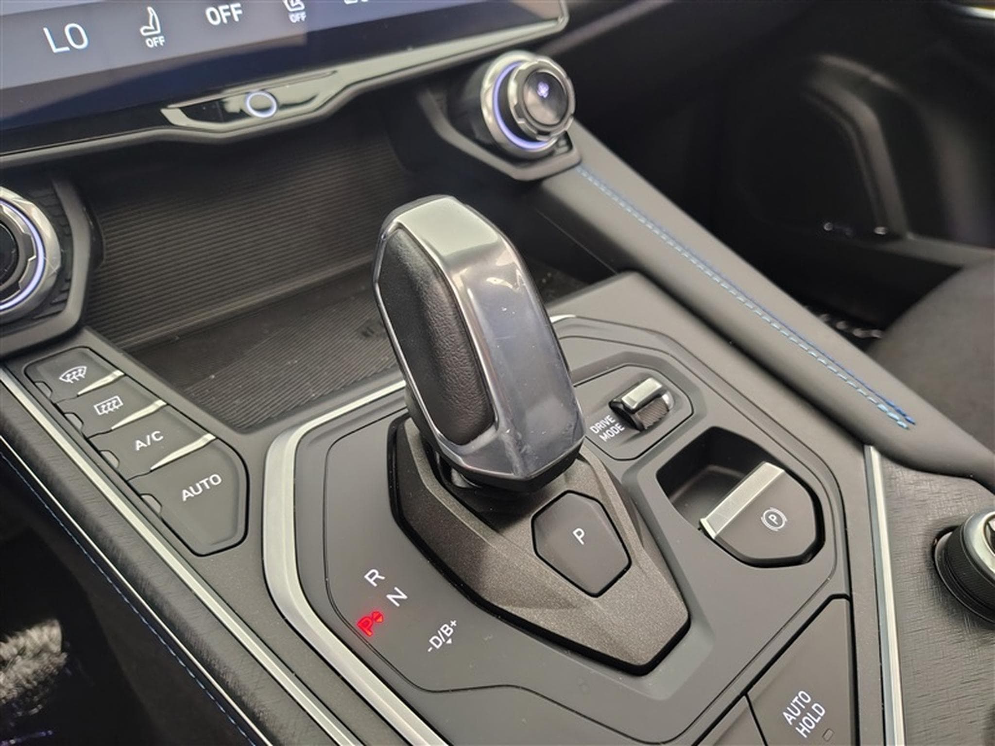 Lynk & Co 01 1.5 Turbo PHEV NAVI / FULL LED / PANO / CAMERA / ALU 20" (2023) - Photo 12