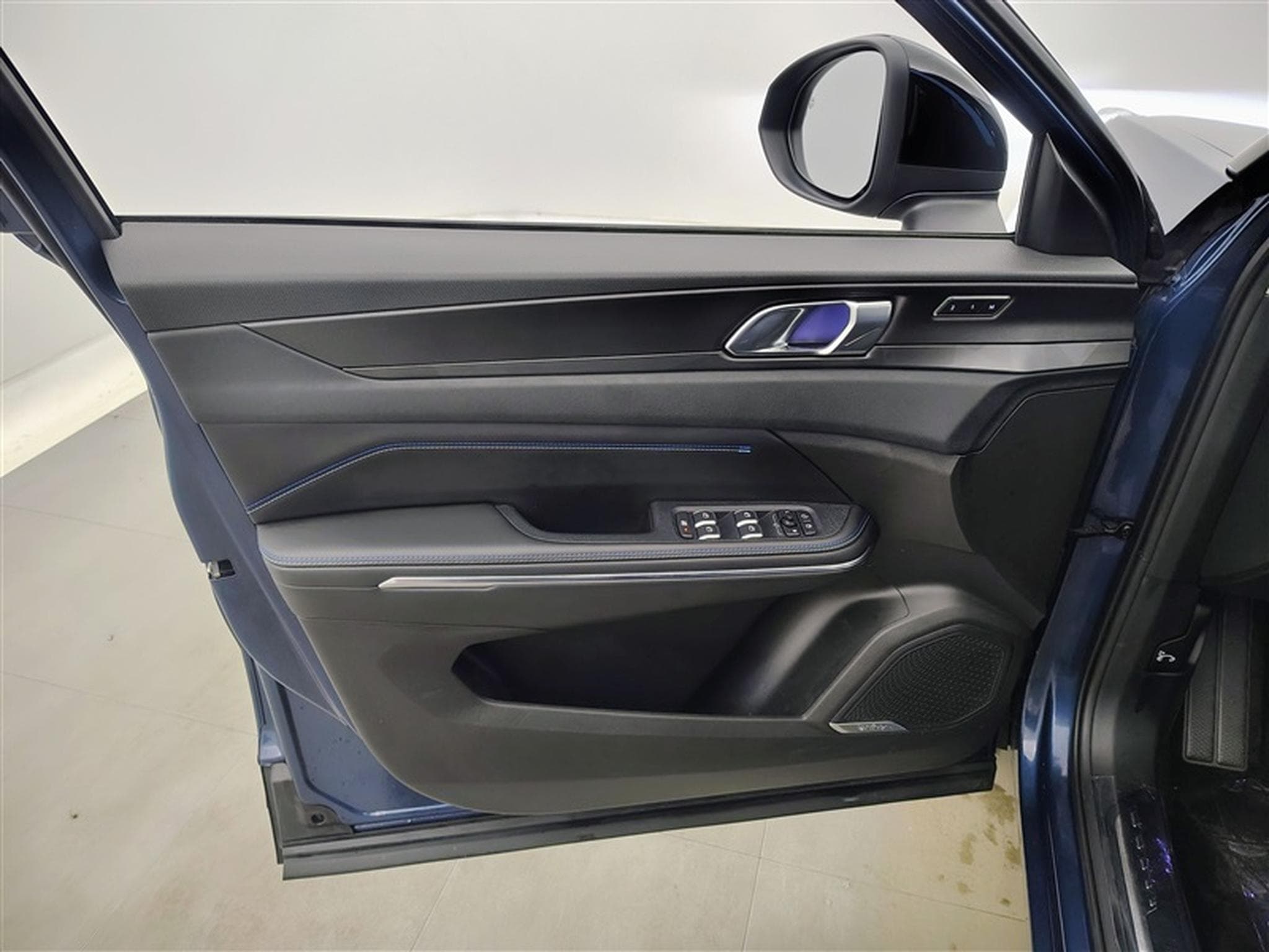 Lynk & Co 01 1.5 Turbo PHEV NAVI / FULL LED / PANO / CAMERA / ALU 20" (2023) - Photo 17