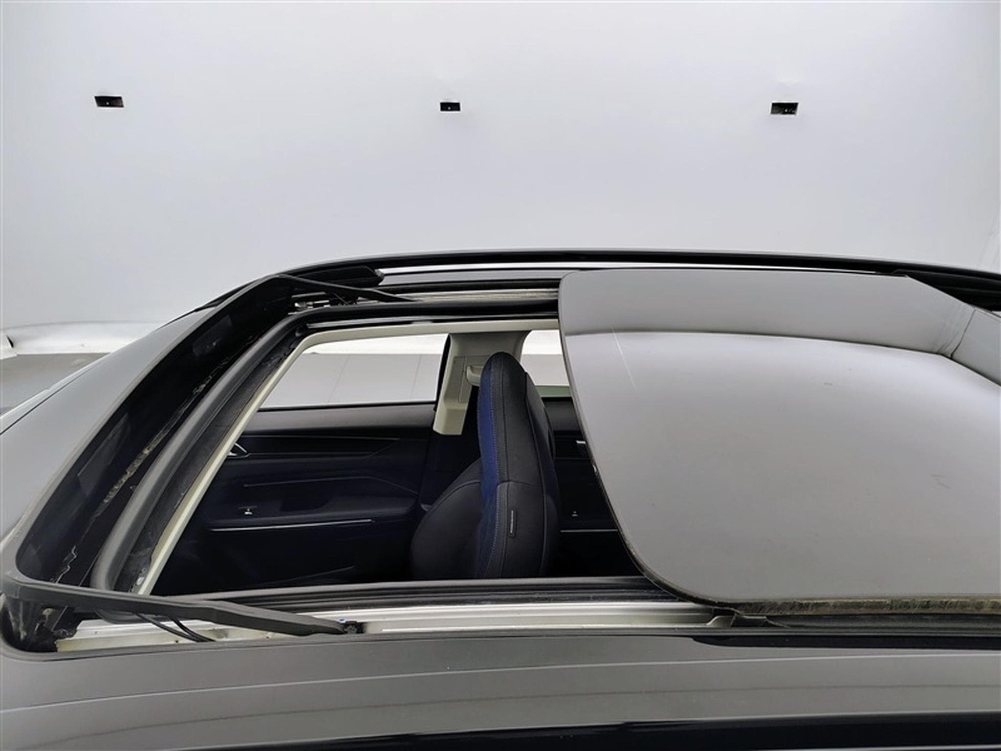 Lynk & Co 01 1.5 Turbo PHEV NAVI / FULL LED / PANO / CAMERA / ALU 20" (2023) - Photo 19