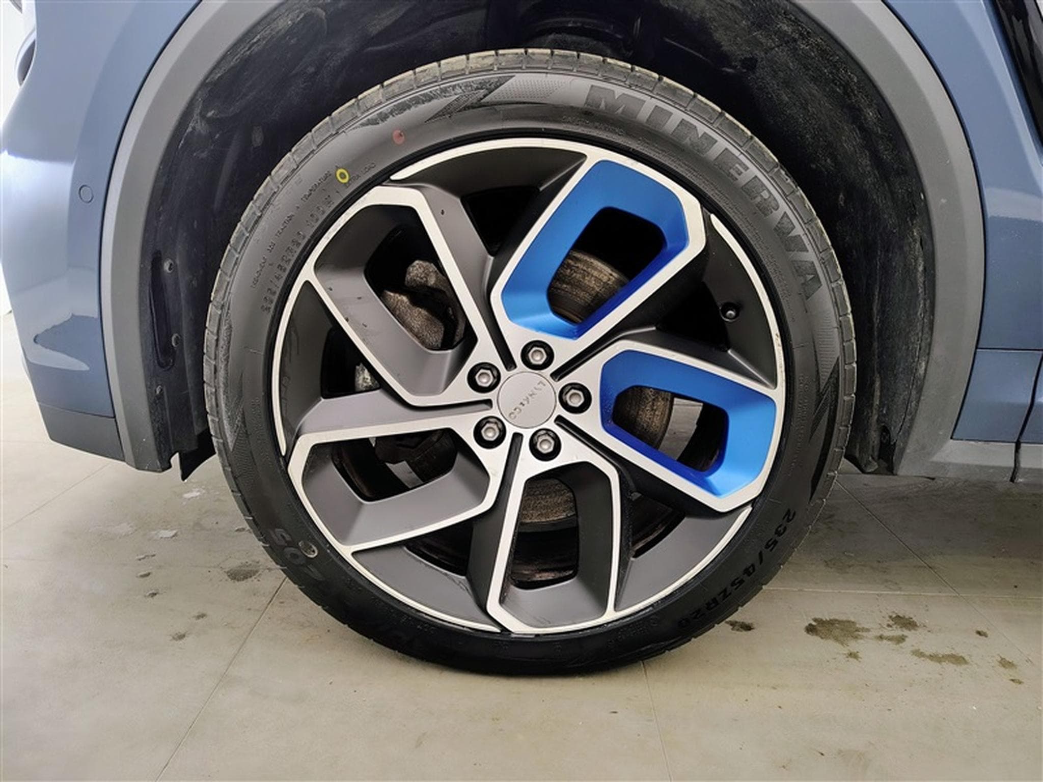Lynk & Co 01 1.5 Turbo PHEV NAVI / FULL LED / PANO / CAMERA / ALU 20" (2023) - Photo 6