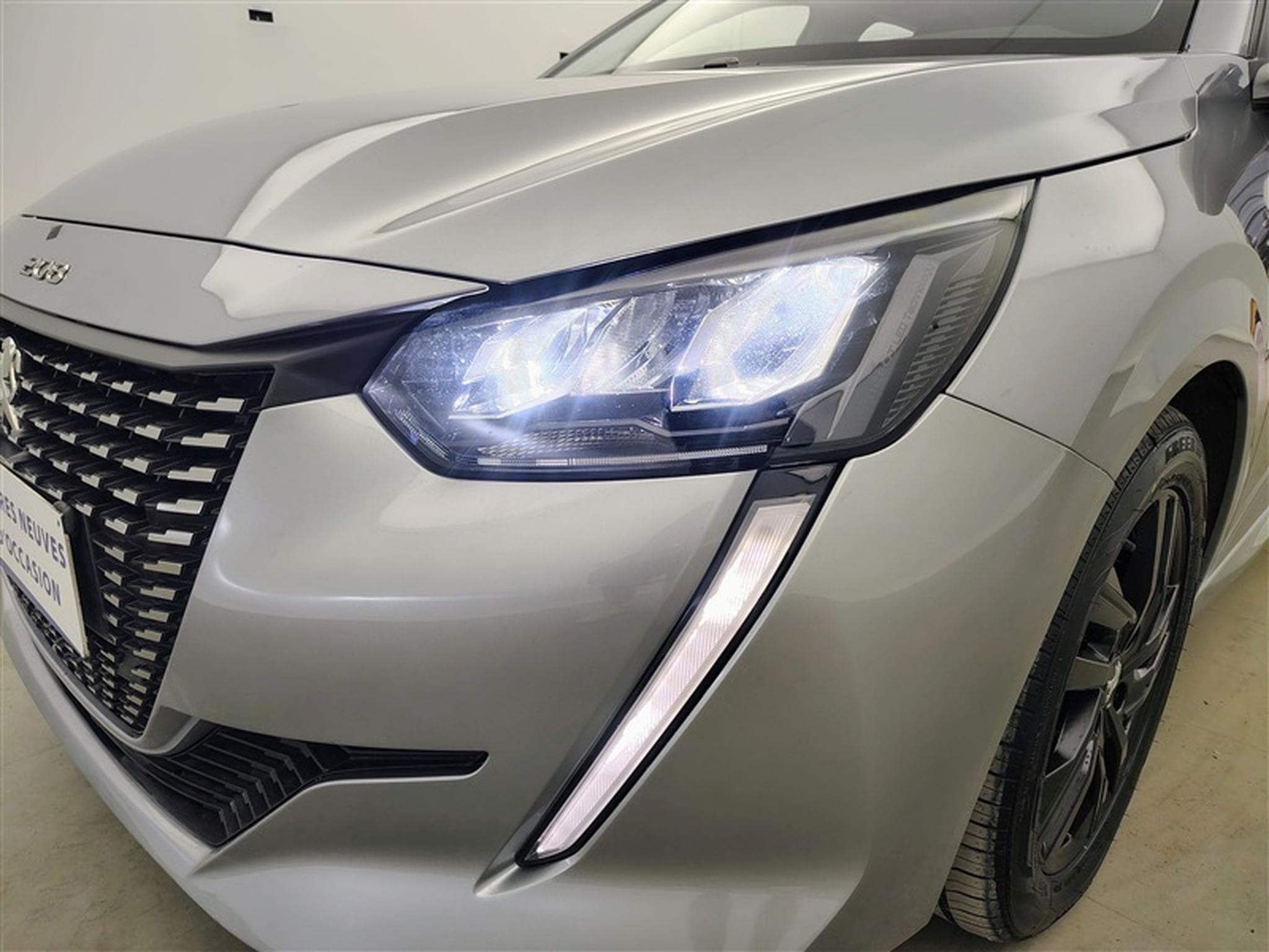 Peugeot 208 1.2i PureTech Style NAVI / FULL LED / CLIM (2023) - Photo 15