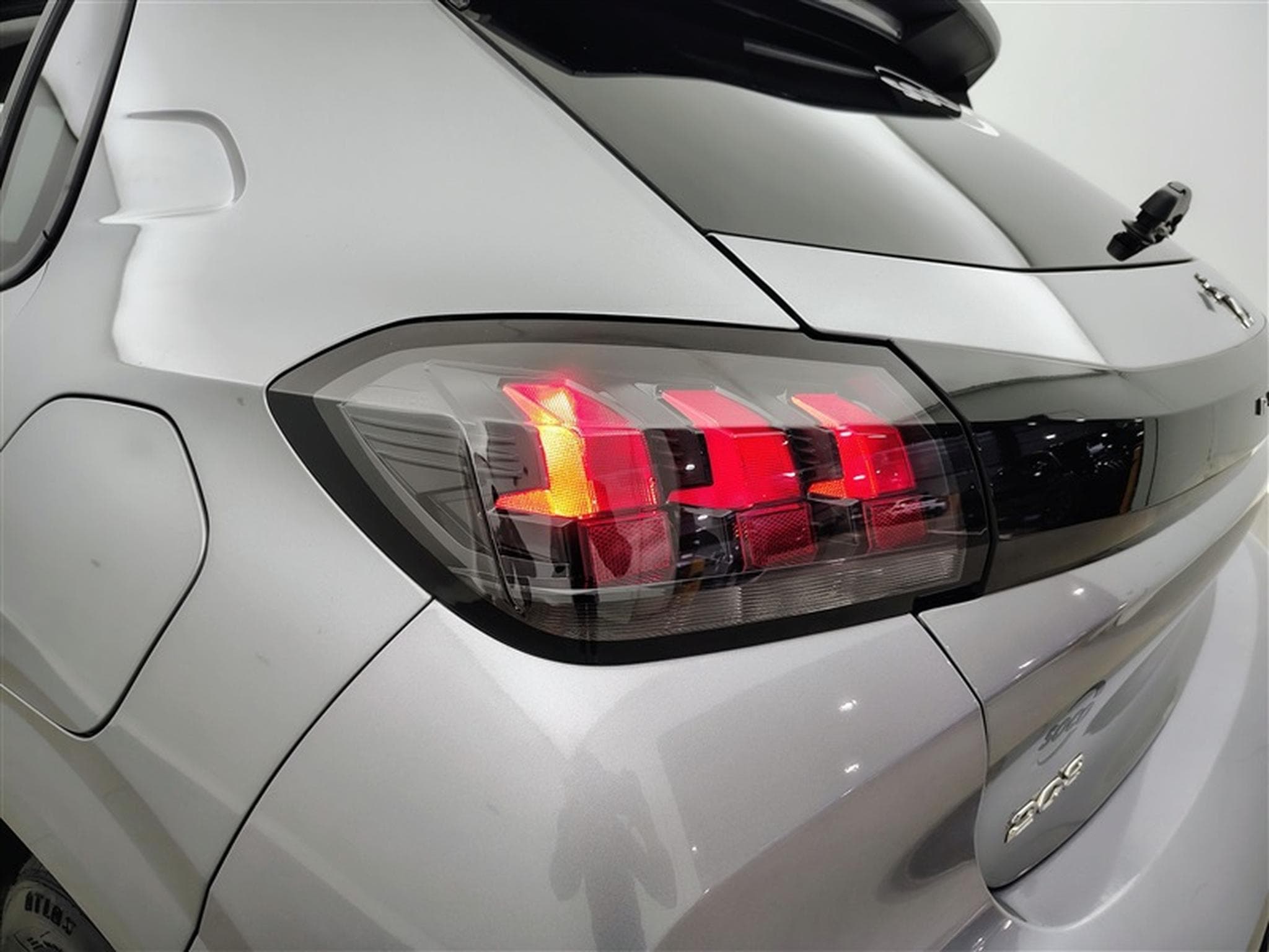 Peugeot 208 1.2i PureTech Style NAVI / FULL LED / CLIM (2023) - Photo 16