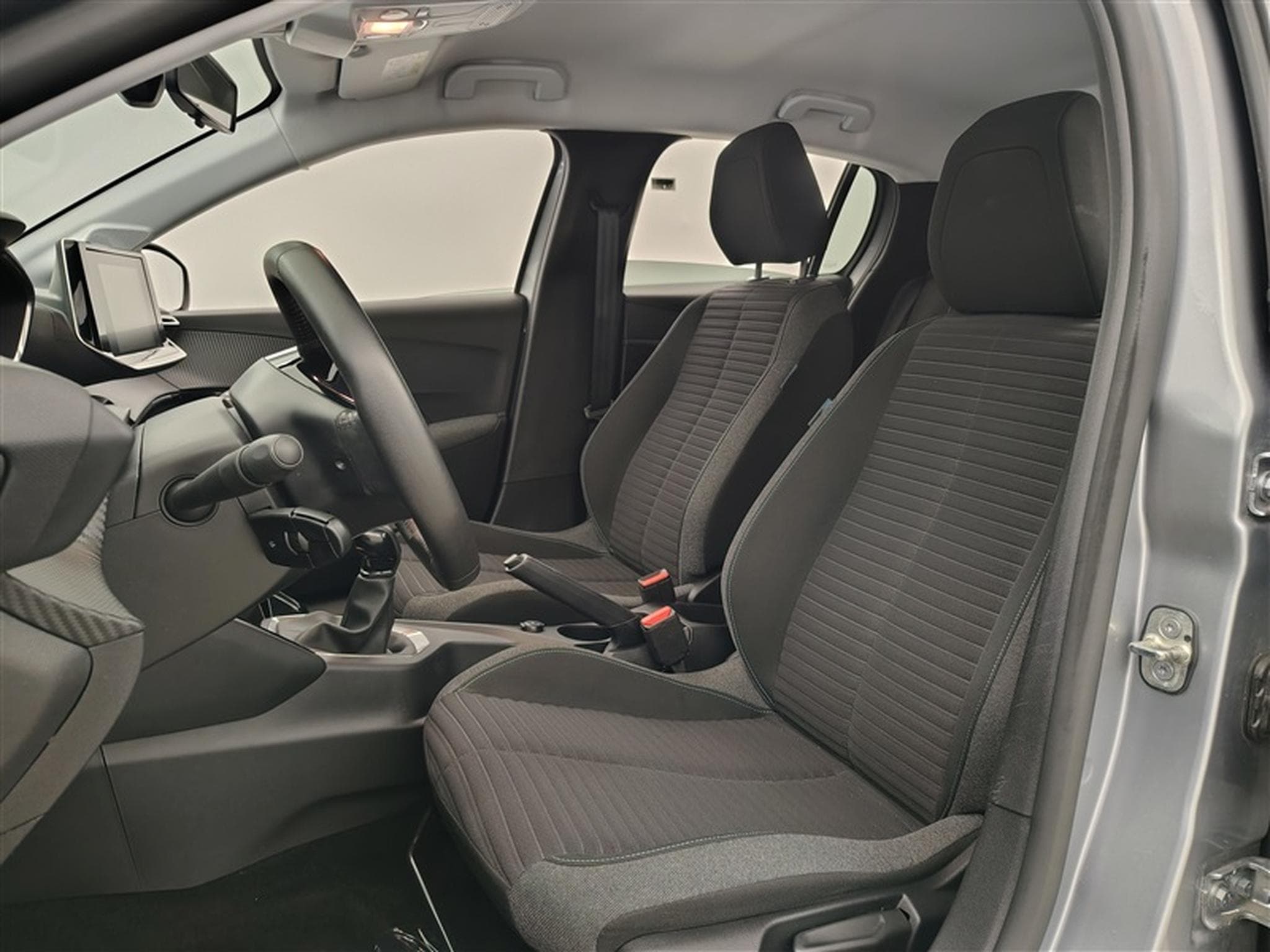 Peugeot 208 1.2i PureTech Style NAVI / FULL LED / CLIM (2023) - Photo 7