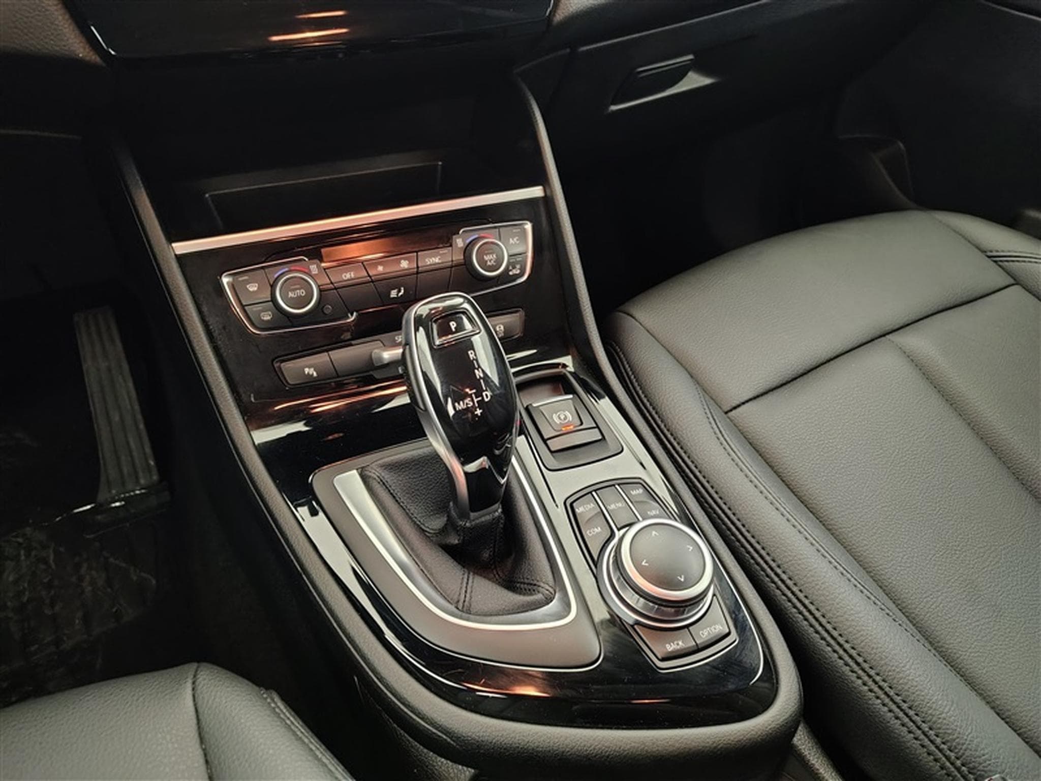 BMW 216 dA Gran Tourer AdBlue Cuir / Navi / Led / PDC av+ar (2021) - Photo 12