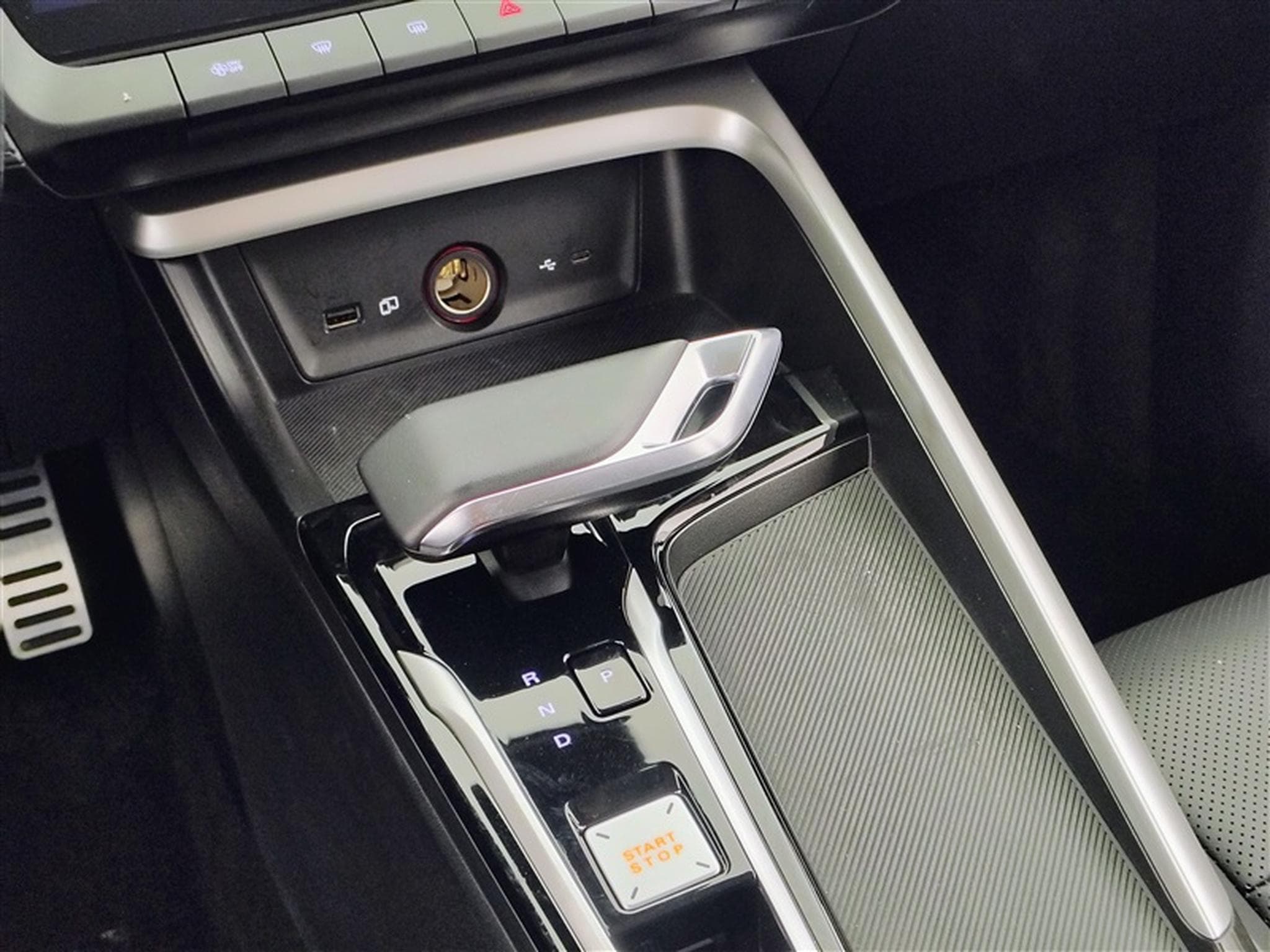 MG ZS 1.5 Hybrid+ Luxury°NAV°CARPLAY°CAM360°PDC°FULL LED°JA18 (2025) - Photo 12
