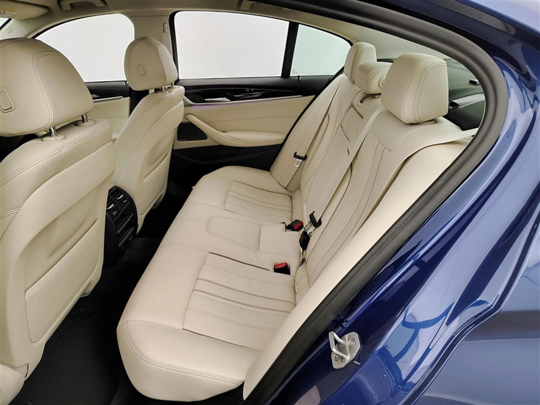 BMW 520 520eA PHEV NAVI / CUIR / FULL LED / HUD (2022) - Photo 13