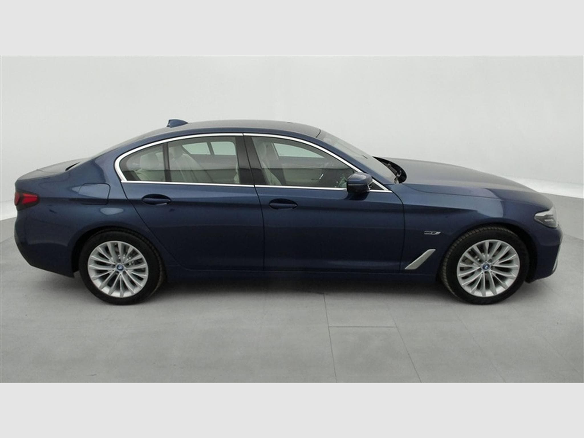 BMW 520 520eA PHEV NAVI / CUIR / FULL LED / HUD (2022) - Photo 25