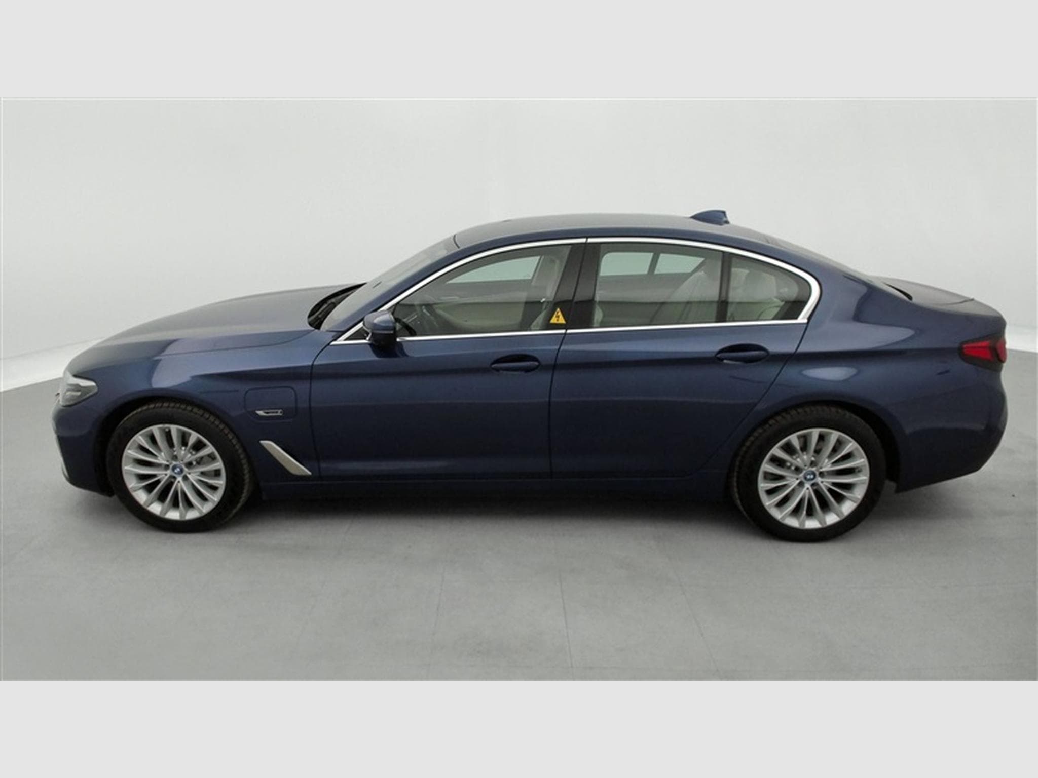 BMW 520 520eA PHEV NAVI / CUIR / FULL LED / HUD (2022) - Photo 3