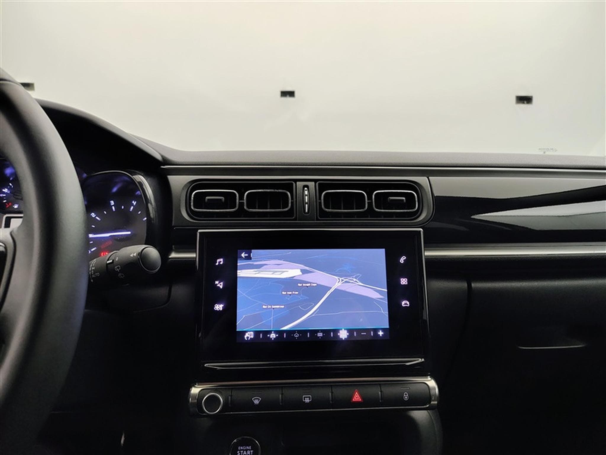 Citroen C3 1.2i PureTech Feel NAVI / FULL LED / CARPLAY (2024) - Photo 11