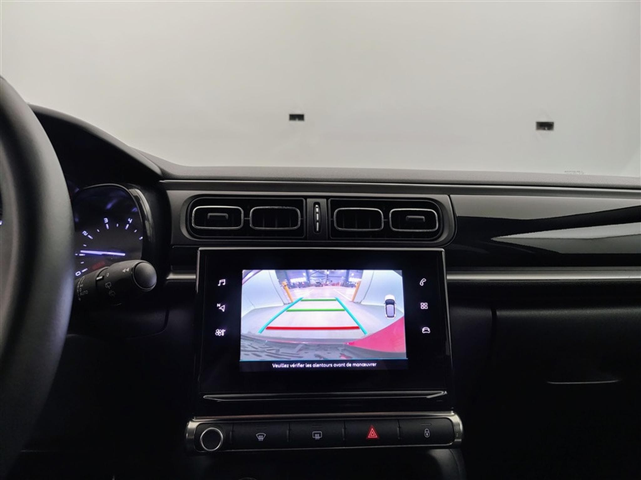 Citroen C3 1.2i PureTech Feel NAVI / FULL LED / CARPLAY (2024) - Photo 17