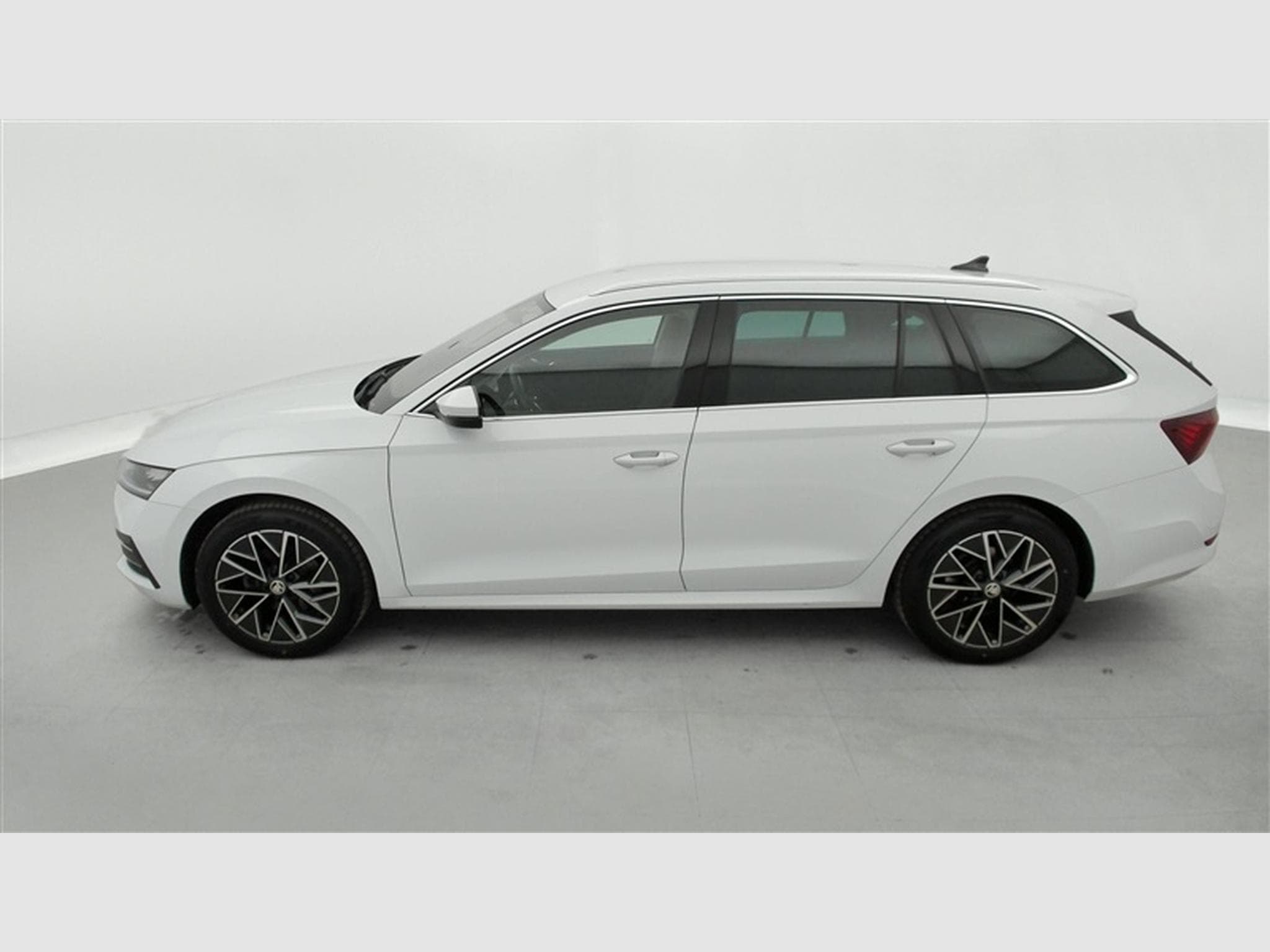 Skoda Octavia 1.5 e-TSi 150cv DSG Selection CARPLAY / FULL LED / CAMERA (2025) - Photo 3