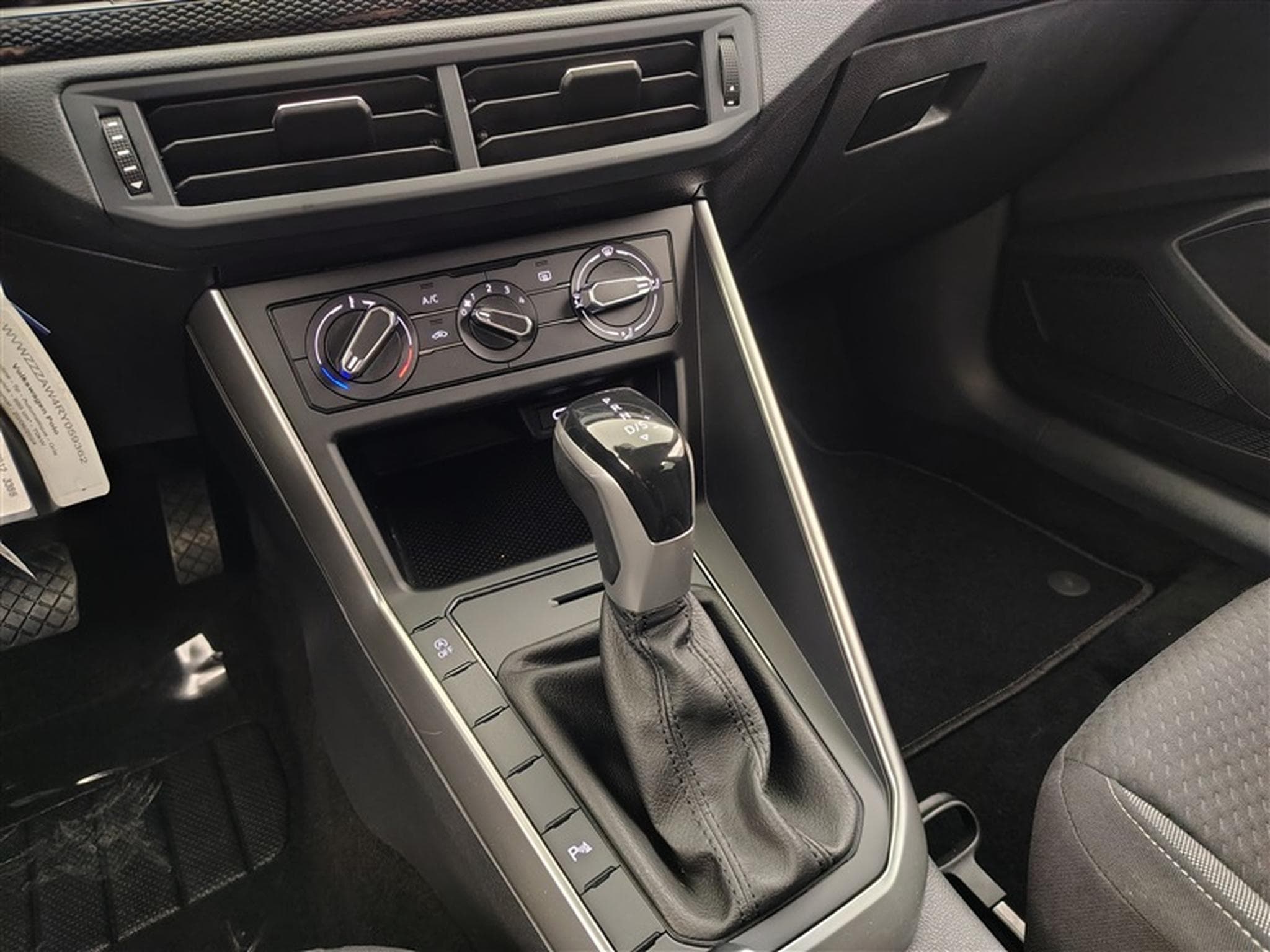 VW Polo 1.0 TSI 95Cv DSG Urban CARPLAY / CAMERA / PDC / ALU (2024) - Photo 12