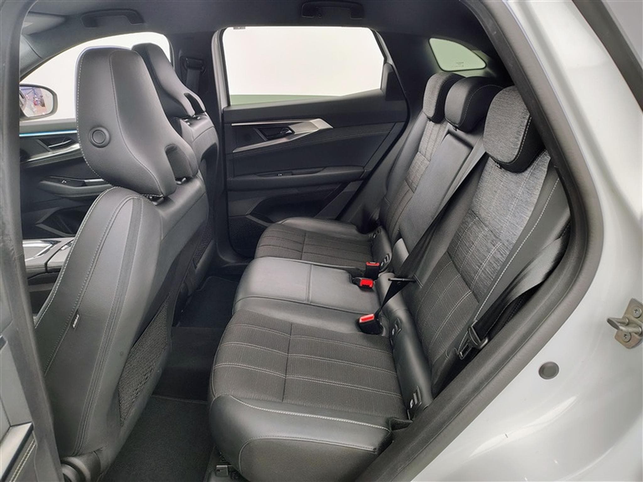 Renault Austral 1.2 E-Tec HEV Techno NAVI / FULL LED / S-CUIR (2024) - Foto 13