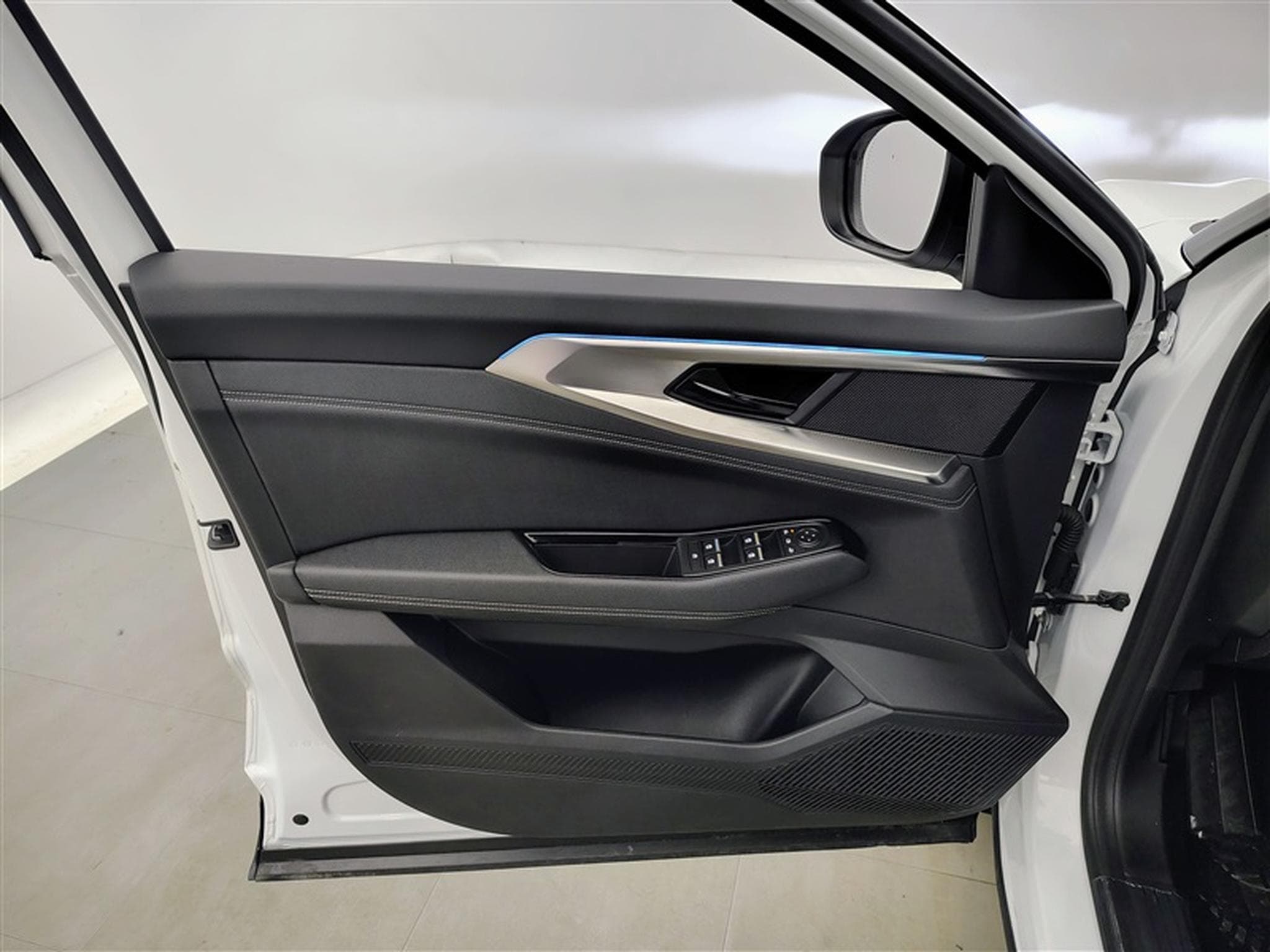 Renault Austral 1.2 E-Tec HEV Techno NAVI / FULL LED / S-CUIR (2024) - Foto 17