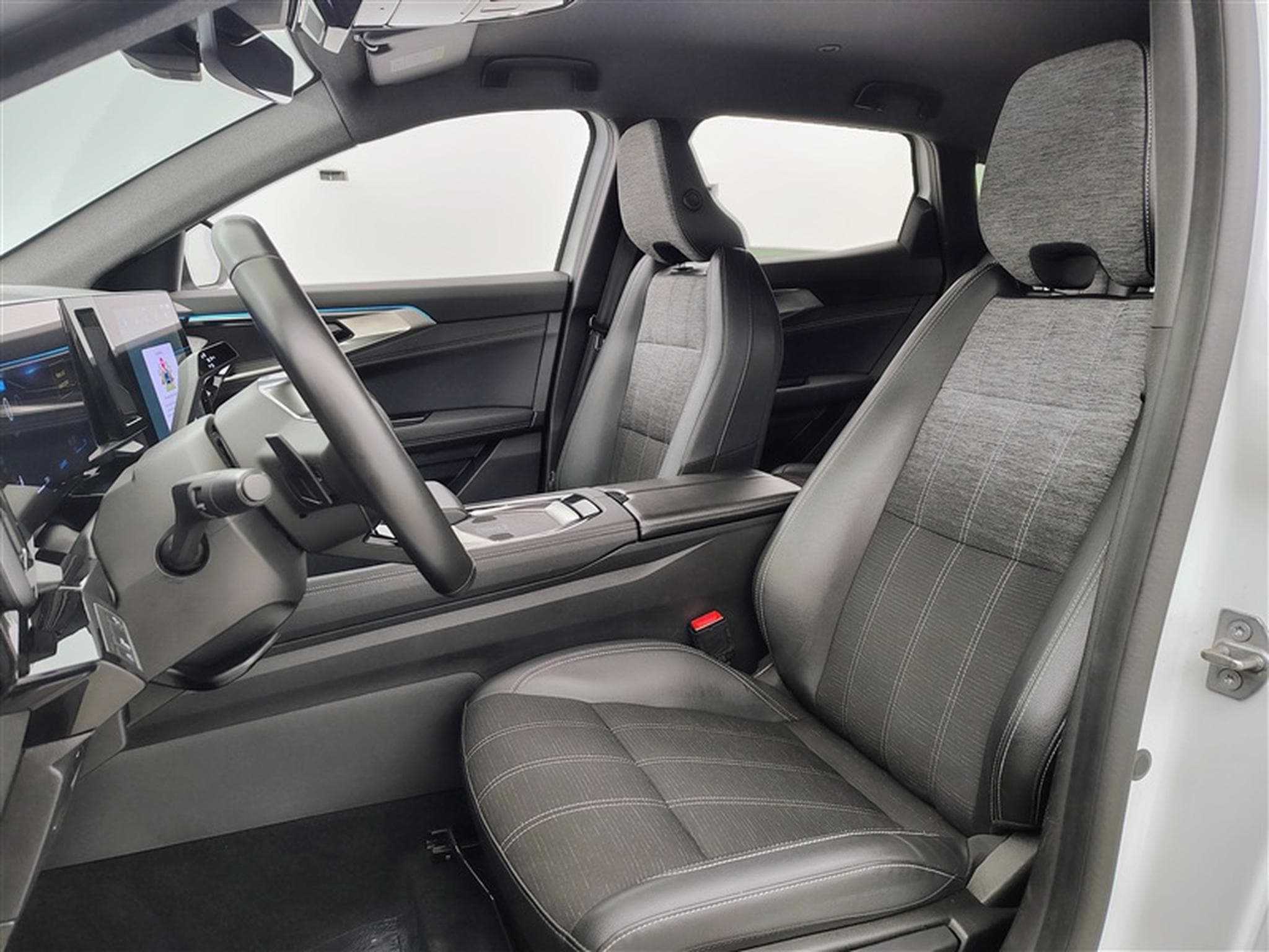 Renault Austral 1.2 E-Tec HEV Techno NAVI / FULL LED / S-CUIR (2024) - Foto 7