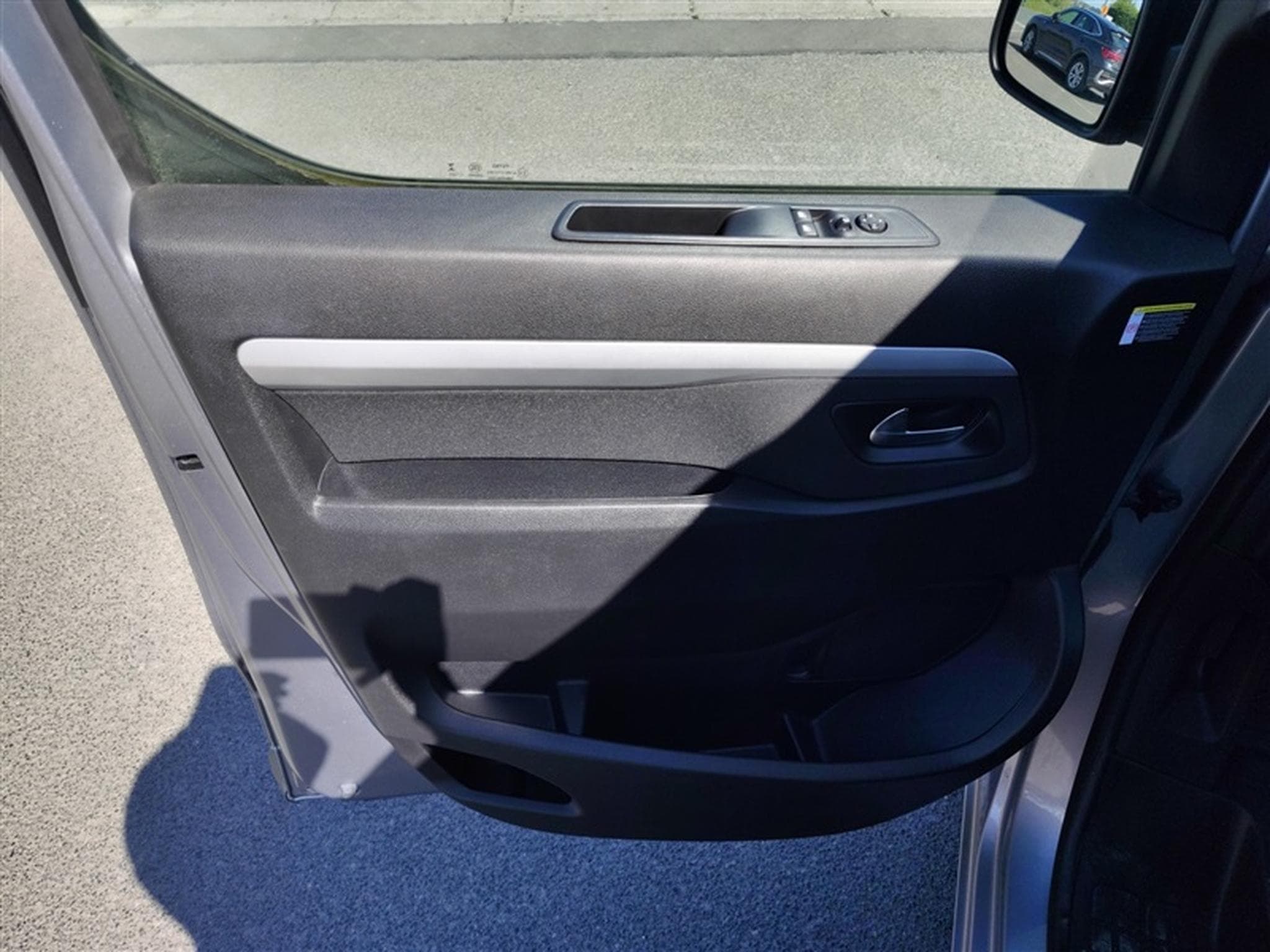 Opel Vivaro 2.0 TD L2H1 Edition AUTO/NAVI/PDC (2023) - Foto 17
