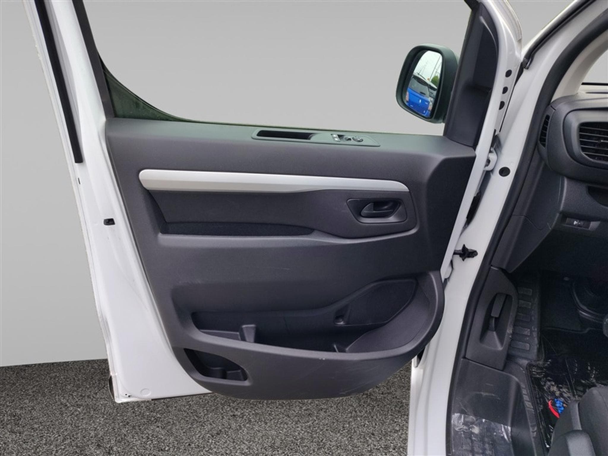 Peugeot Expert 2.0 BlueHDi 180 EAT8 L3 DBLE CAB 6PL. NAVI / CLIM / TEL (2023) - Foto 17