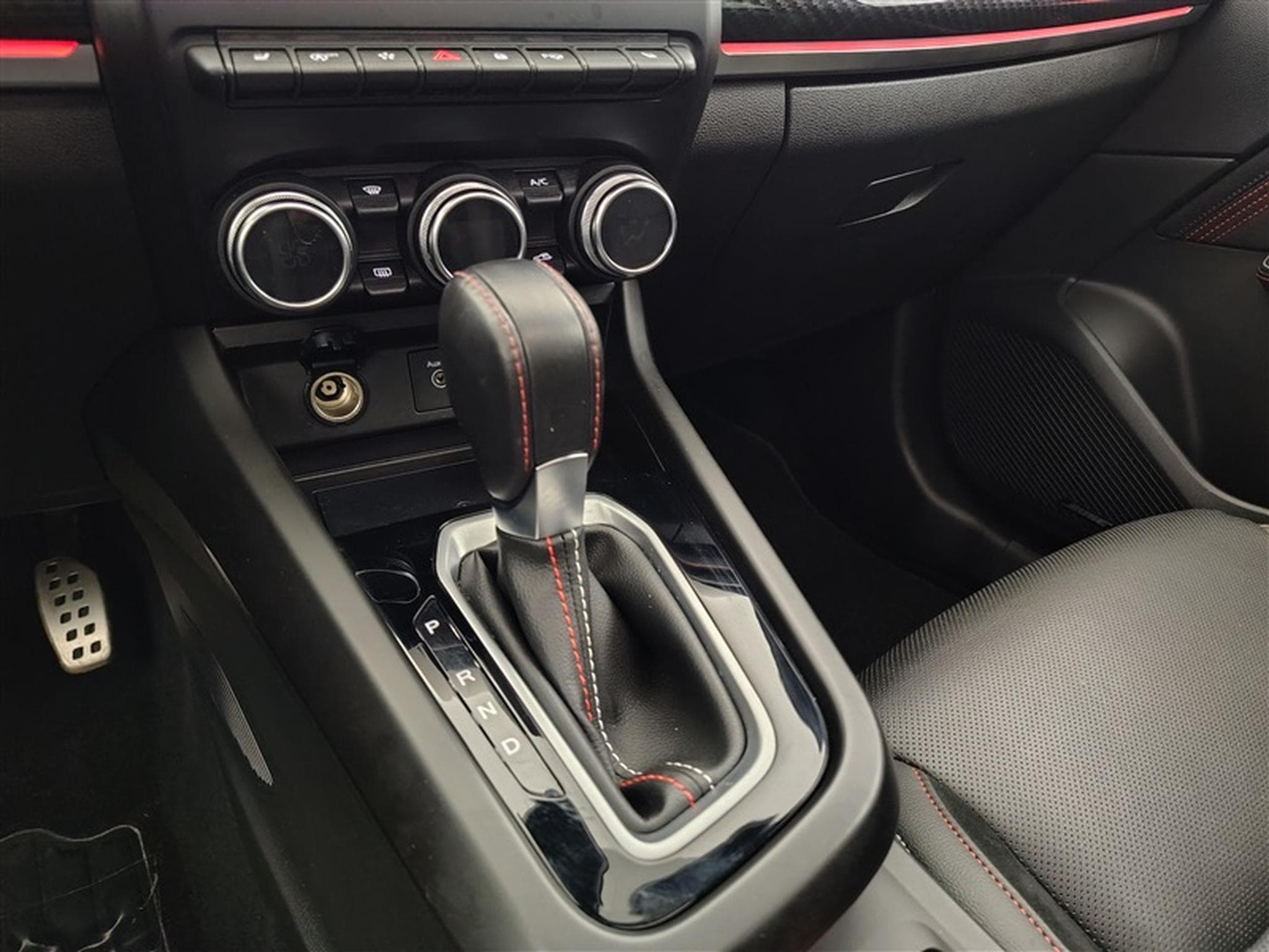 Renault Arkana 1.3 TCe 160Cv EDC RS Line NAVI / CARPLAY / CAMERA / TO PANO (2023) - Foto 12