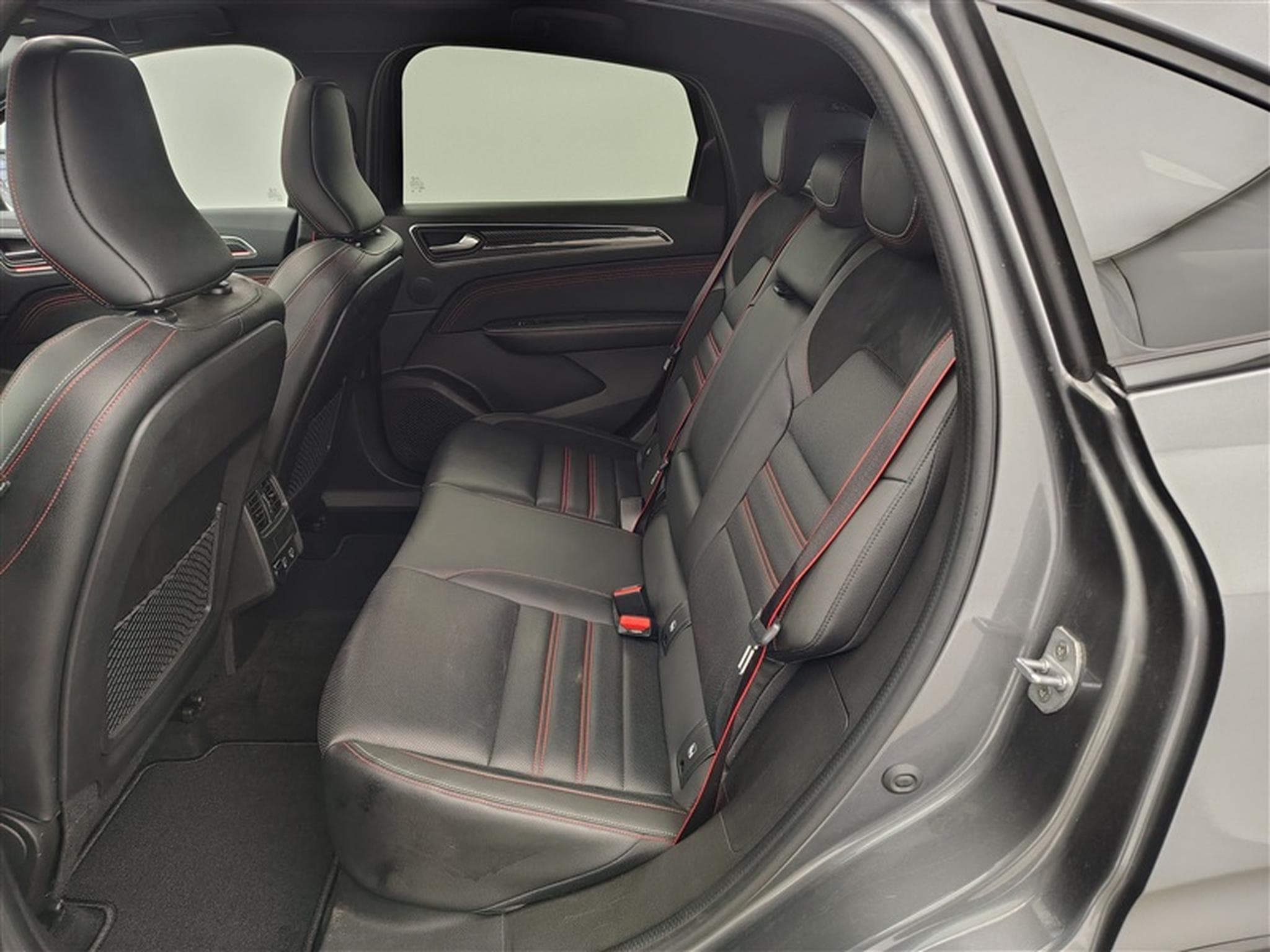 Renault Arkana 1.3 TCe 160Cv EDC RS Line NAVI / CARPLAY / CAMERA / TO PANO (2023) - Foto 13