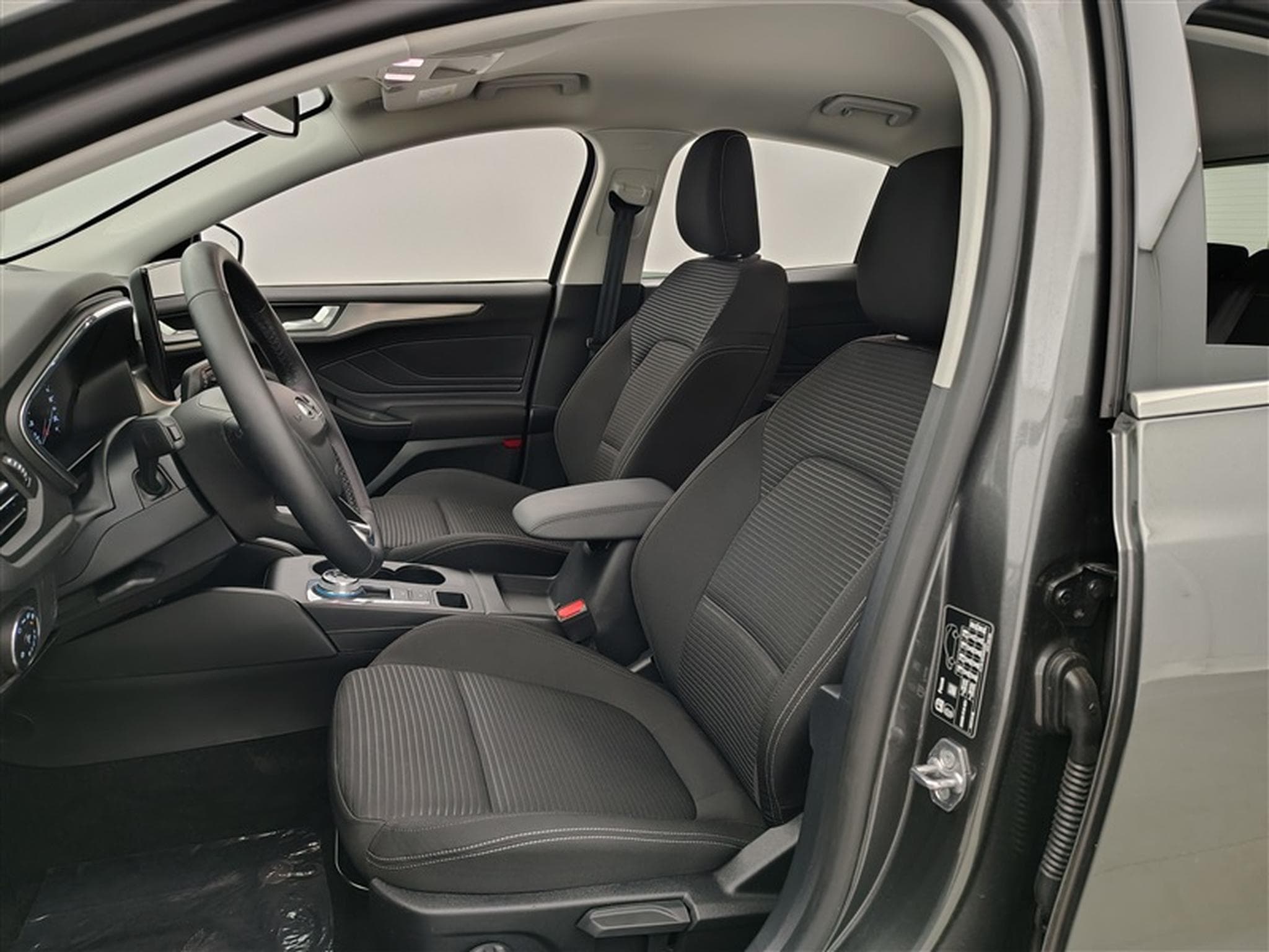 Ford Focus 1.5 EcoBlue Titanium X NAVI/LED/JA/PDC (2024) - Photo 7