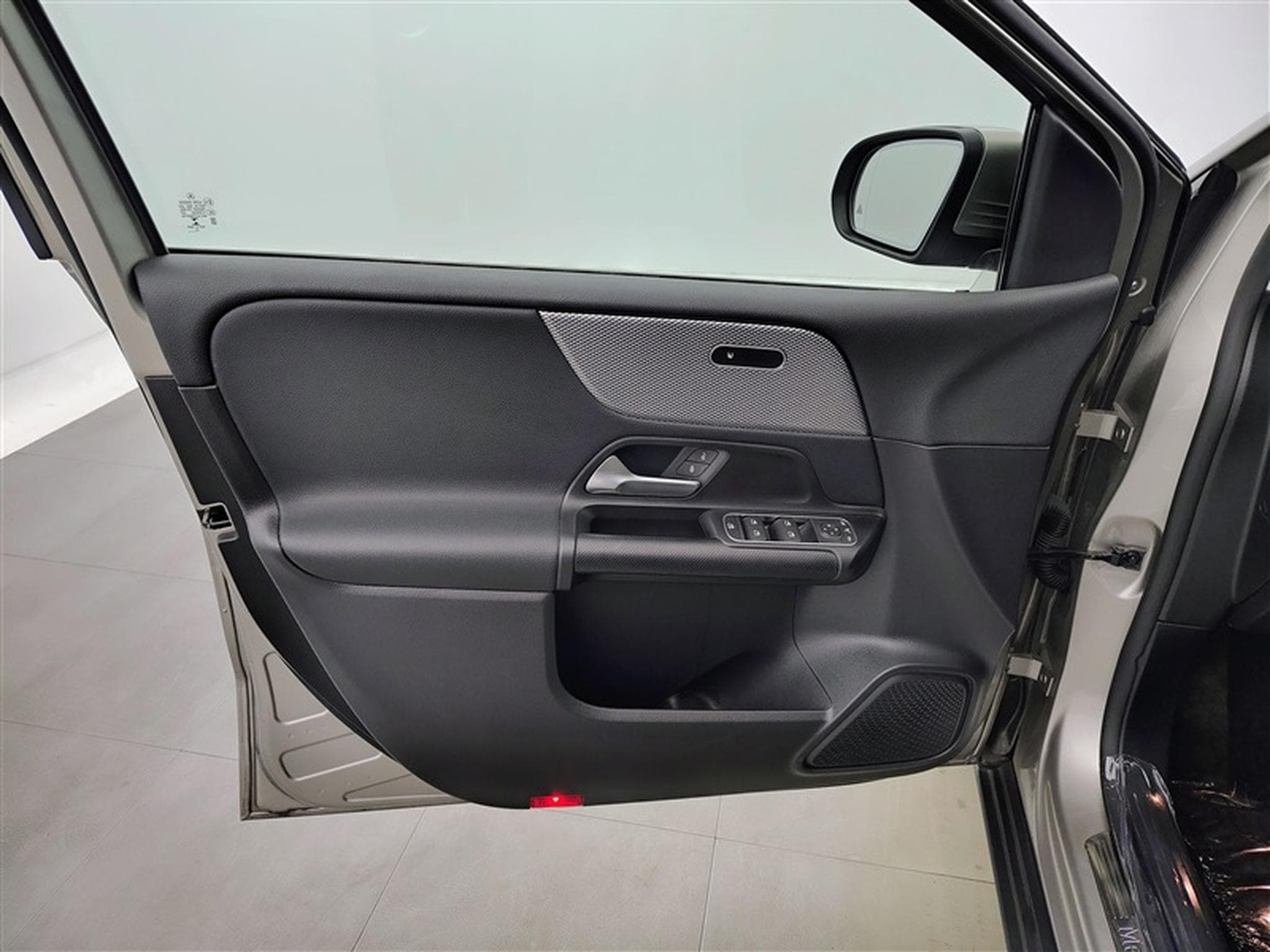 Mercedes B 180 B 180 7G-Tronic Business *NAVI/CUIR PARTIEL/PDC AV+AR* (2020) - Foto 16