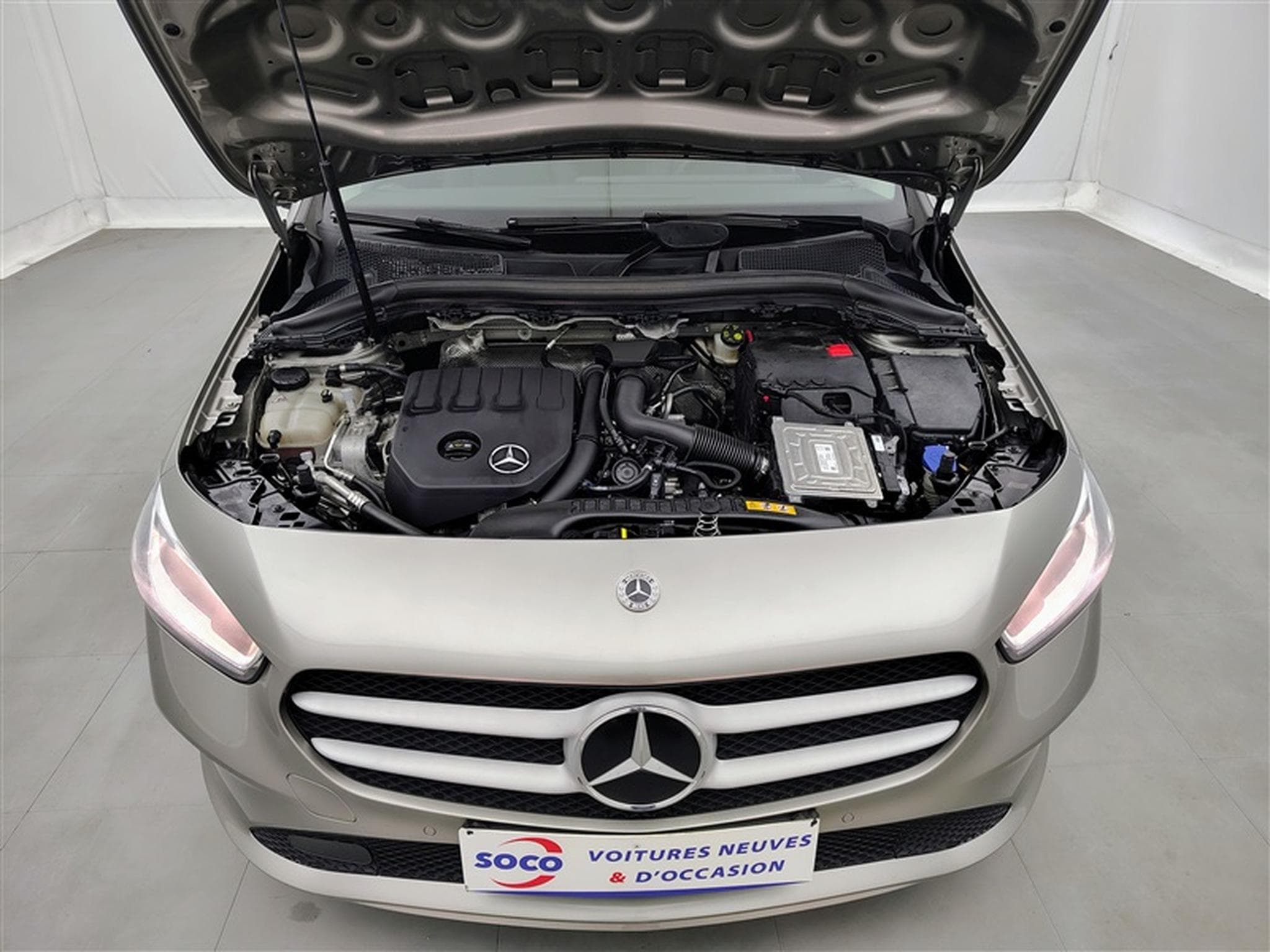 Mercedes B 180 B 180 7G-Tronic Business *NAVI/CUIR PARTIEL/PDC AV+AR* (2020) - Foto 18