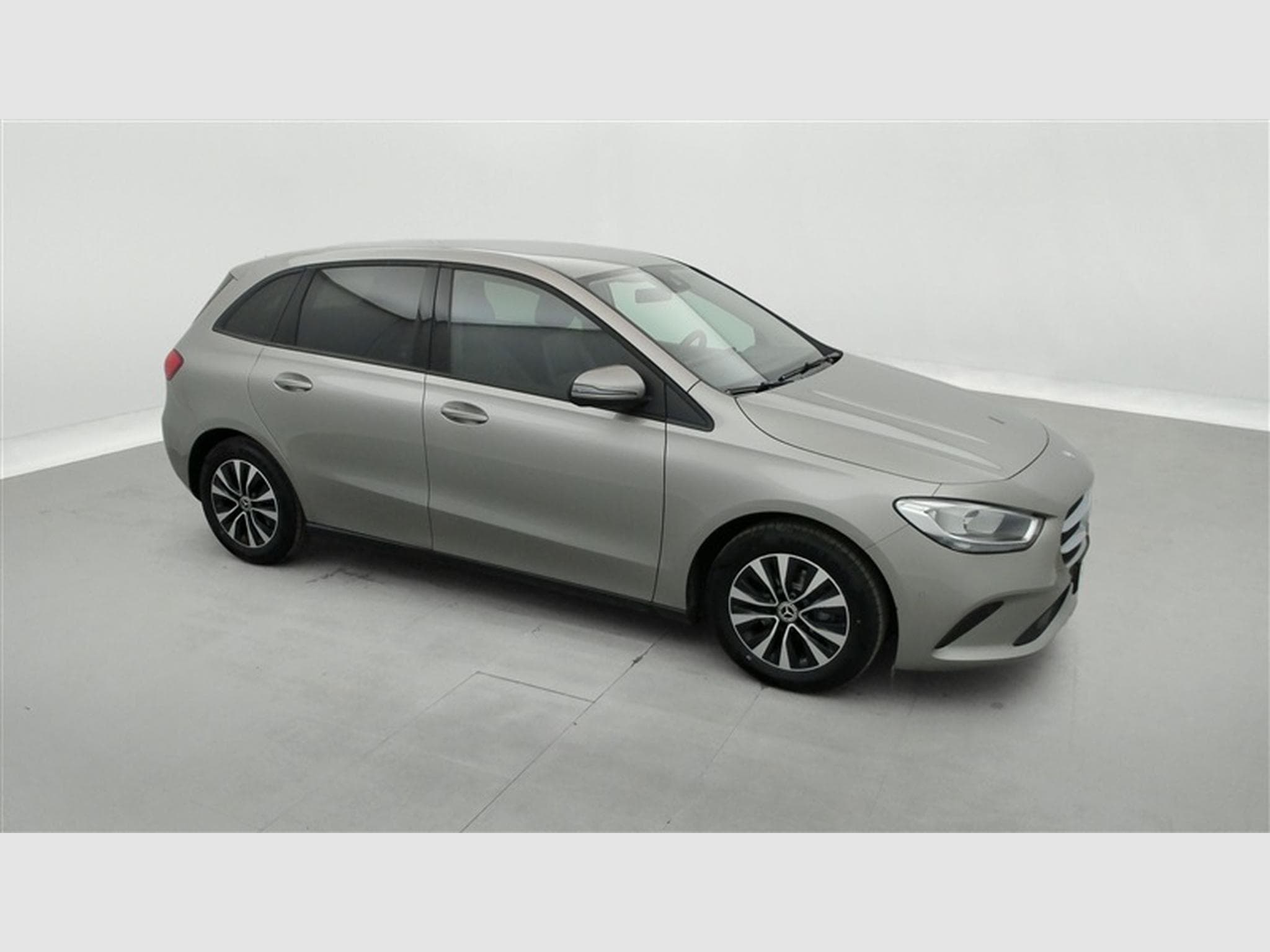 Mercedes B 180 B 180 7G-Tronic Business *NAVI/CUIR PARTIEL/PDC AV+AR* (2020) - Foto 22