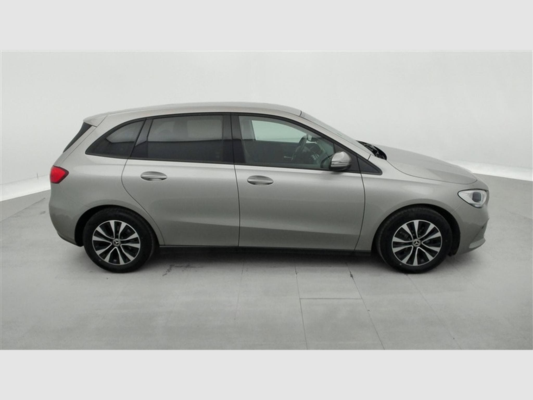 Mercedes B 180 B 180 7G-Tronic Business *NAVI/CUIR PARTIEL/PDC AV+AR* (2020) - Foto 23