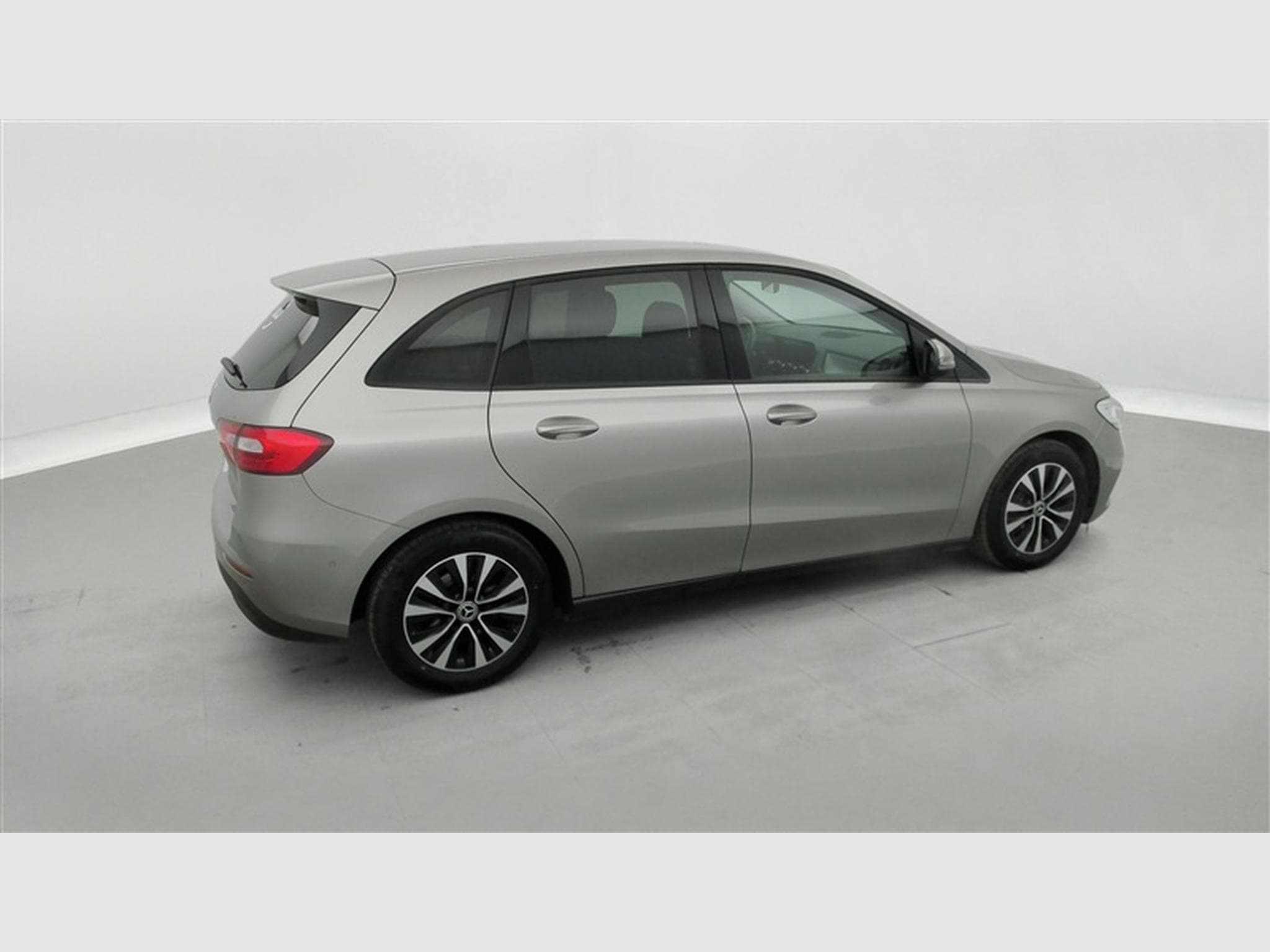 Mercedes B 180 B 180 7G-Tronic Business *NAVI/CUIR PARTIEL/PDC AV+AR* (2020) - Foto 24