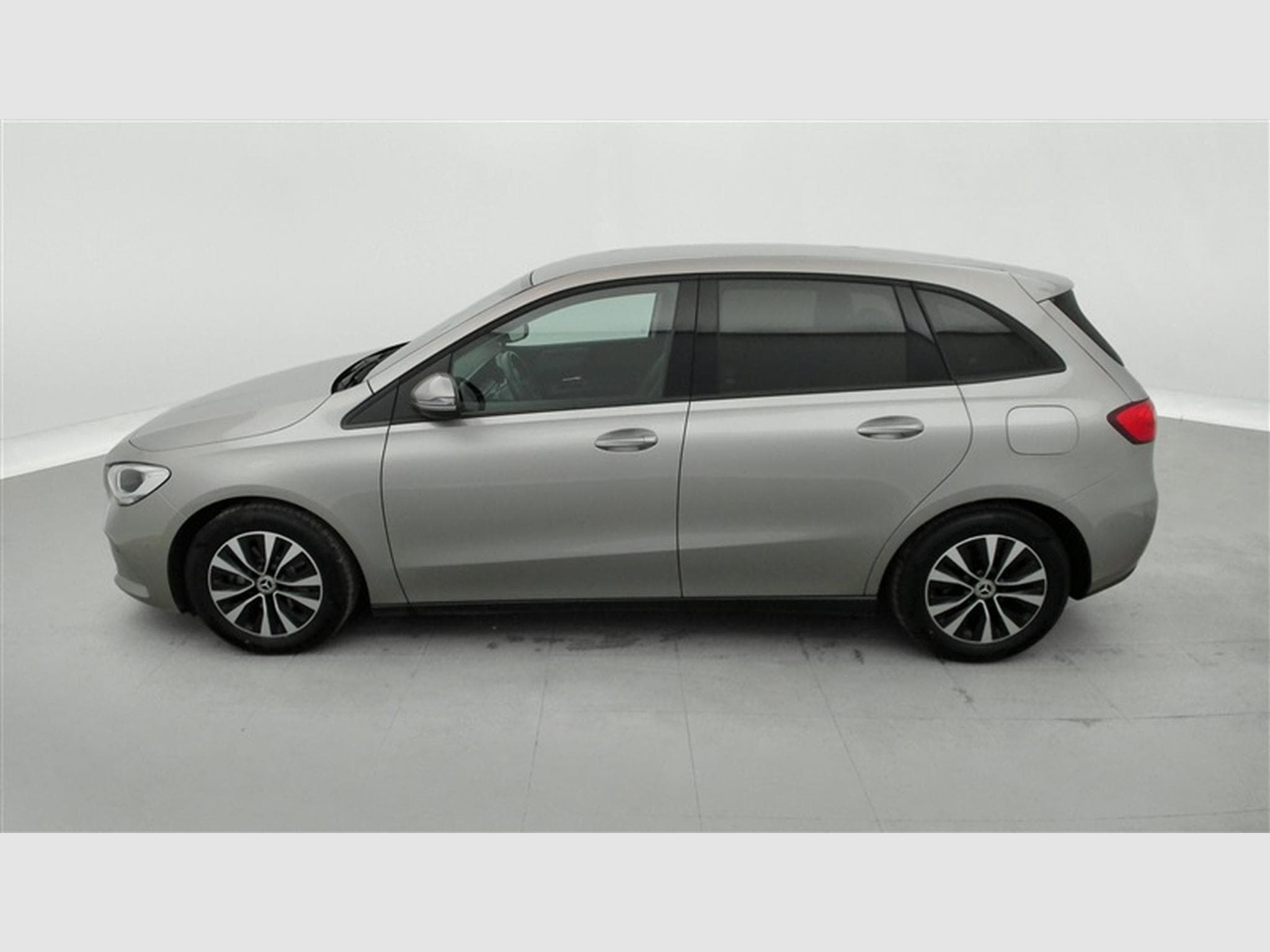 Mercedes B 180 B 180 7G-Tronic Business *NAVI/CUIR PARTIEL/PDC AV+AR* (2020) - Foto 3