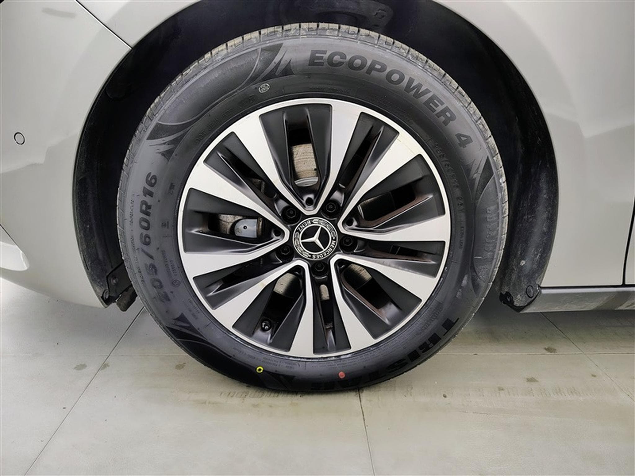 Mercedes B 180 B 180 7G-Tronic Business *NAVI/CUIR PARTIEL/PDC AV+AR* (2020) - Foto 6