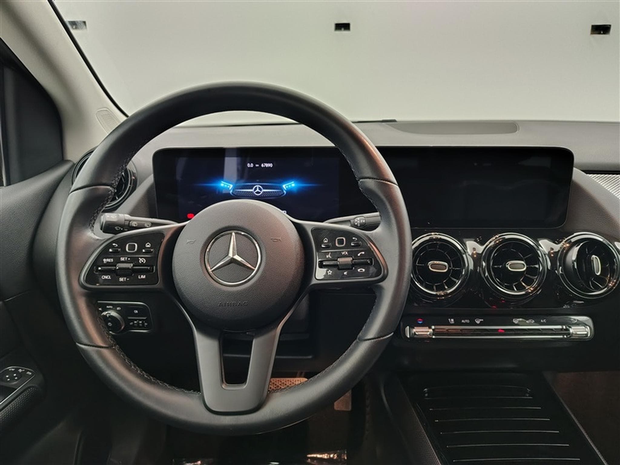 Mercedes B 180 B 180 7G-Tronic Business *NAVI/CUIR PARTIEL/PDC AV+AR* (2020) - Foto 9