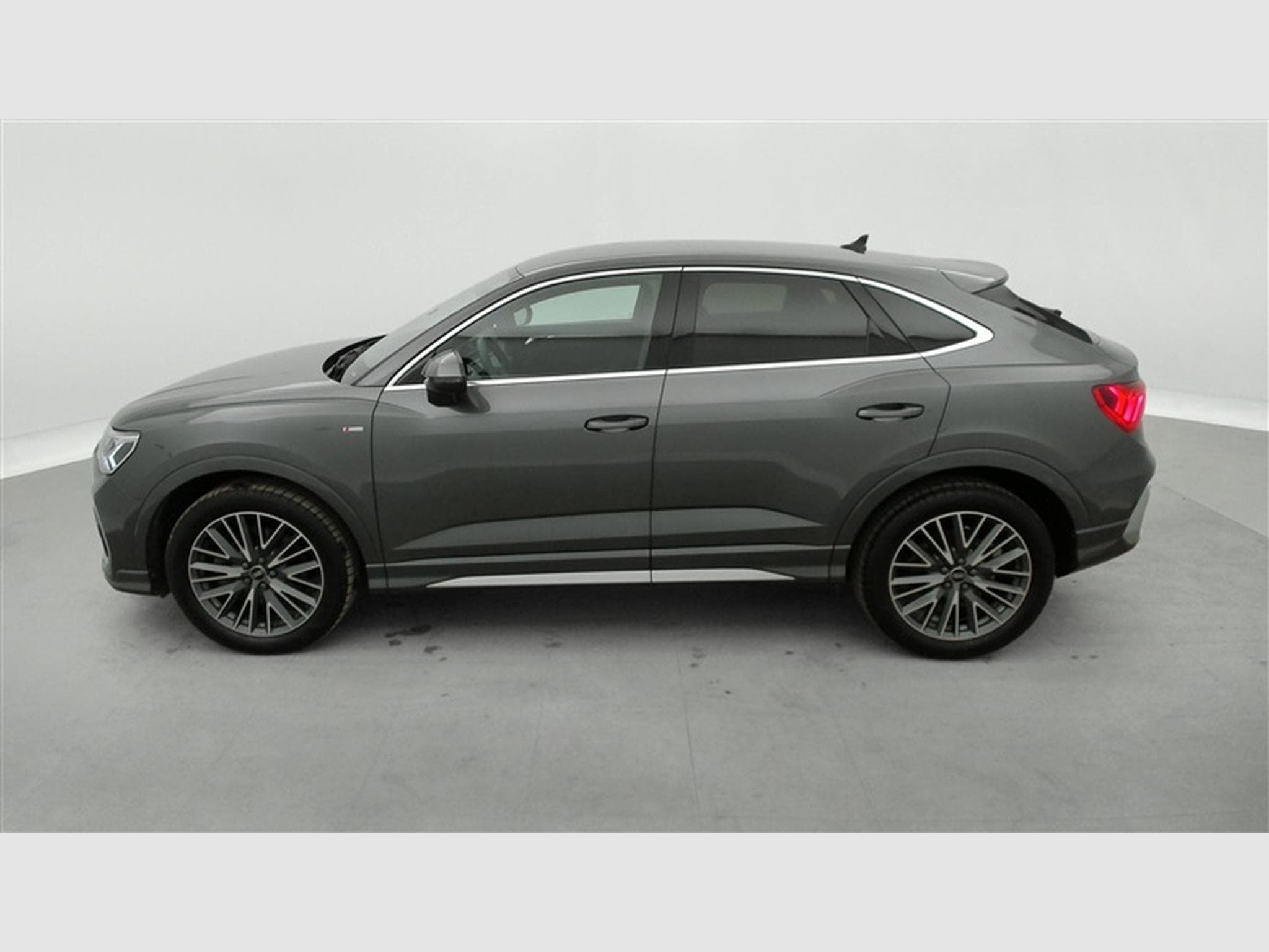 Audi Q3 40 TFSI Quattro Advanced S tronic (2024) - Foto 3