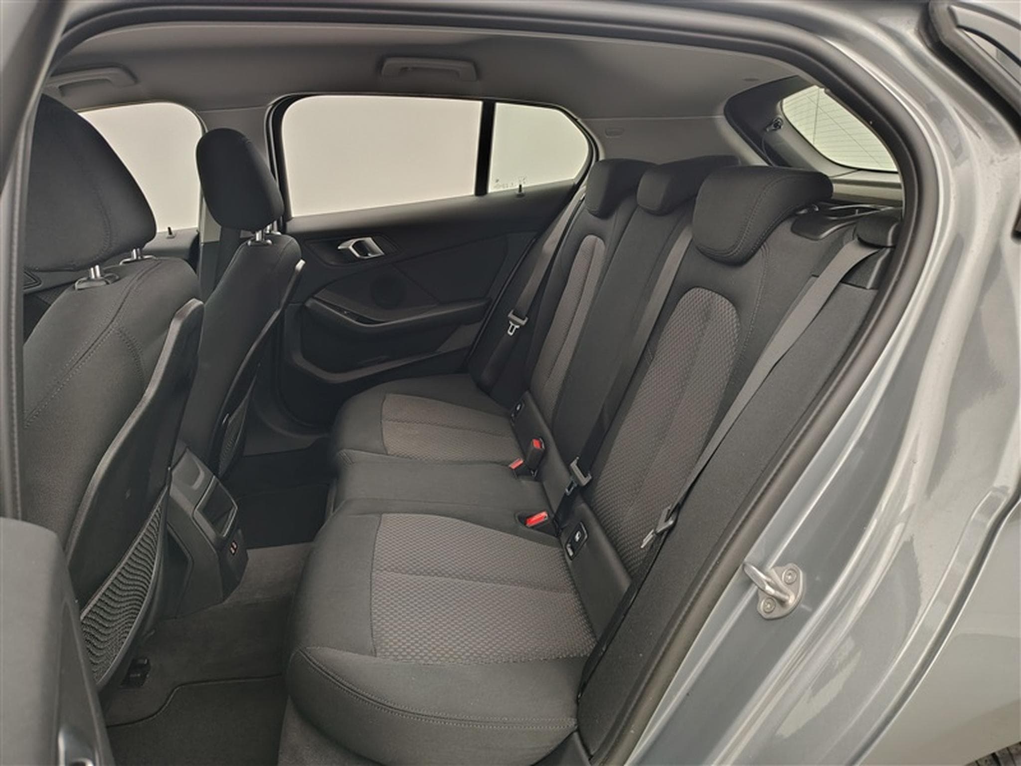 BMW 118 iA Business NAVI / FULL LED / PDC AV-AR (2023) - Foto 13