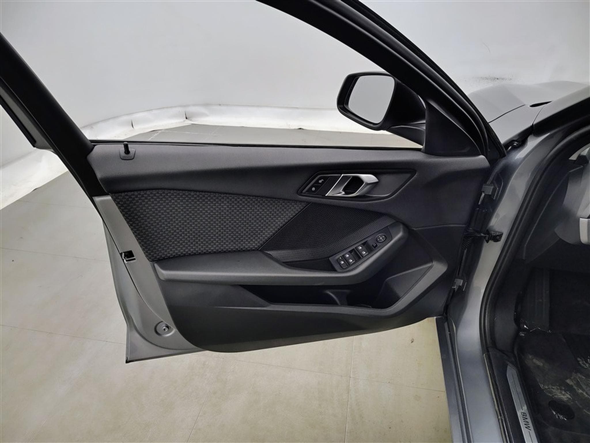 BMW 118 iA Business NAVI / FULL LED / PDC AV-AR (2023) - Foto 17