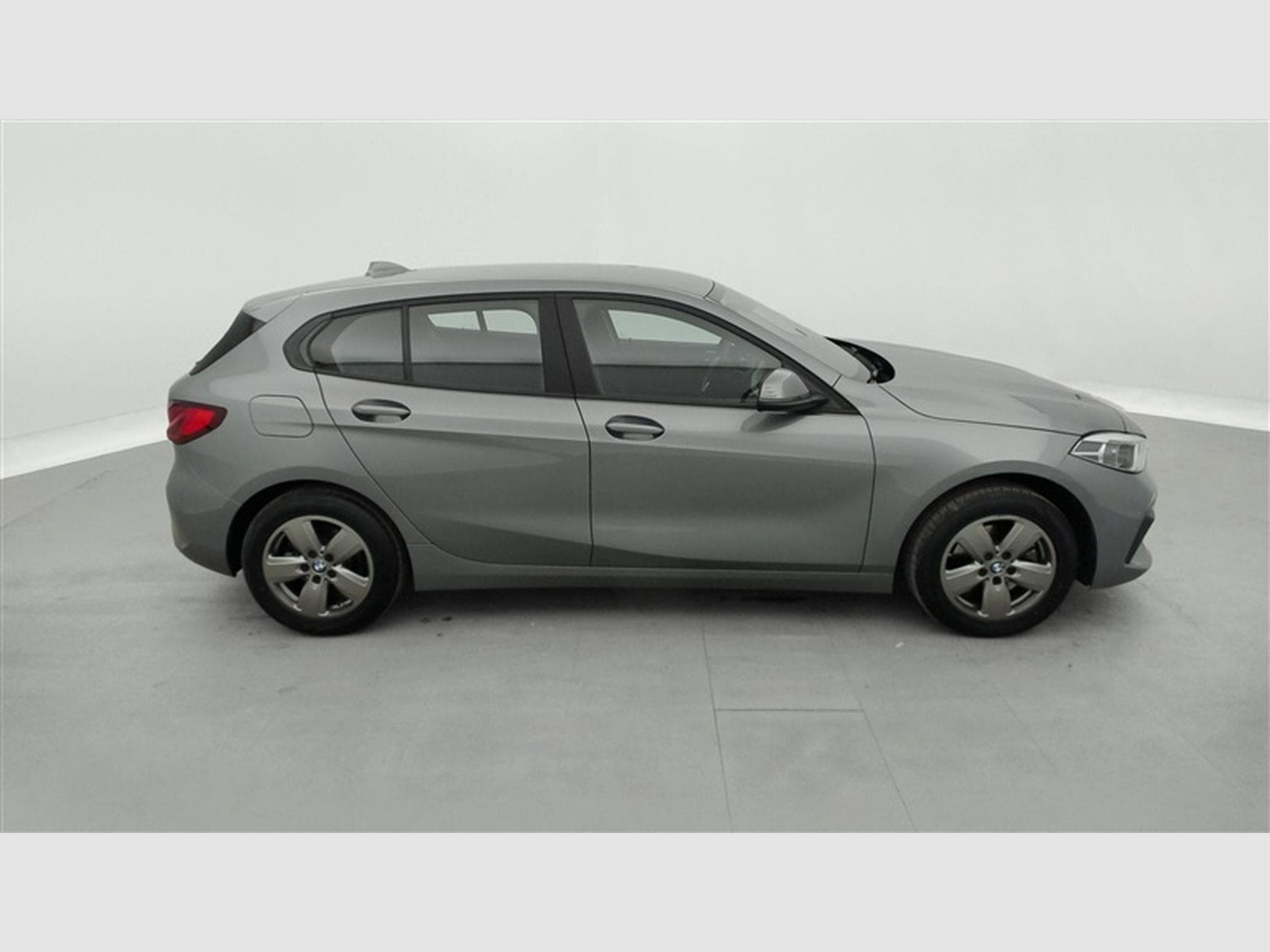 BMW 118 iA Business NAVI / FULL LED / PDC AV-AR (2023) - Foto 24